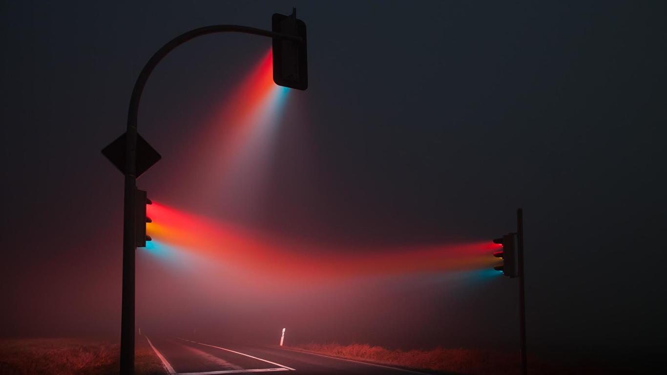 1366x768 Street Lights in Fog: wallpaper