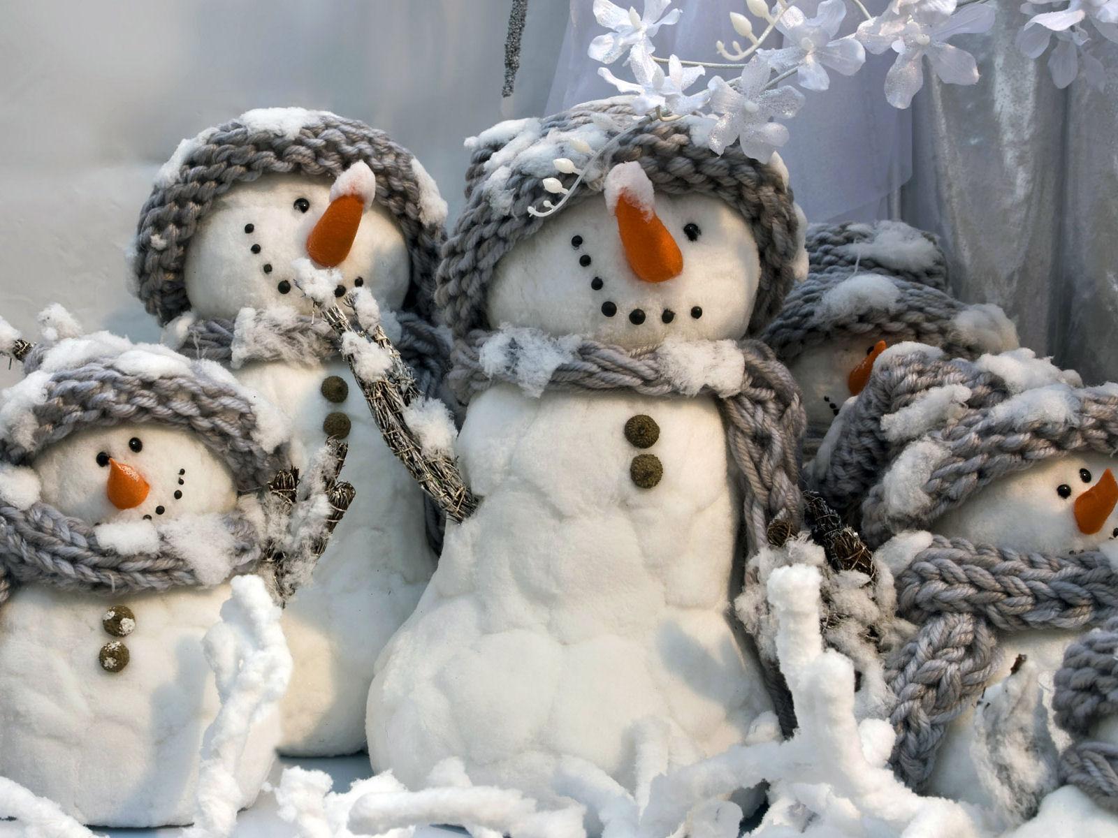 1600x1200 Snowman Wallpaper Free Download