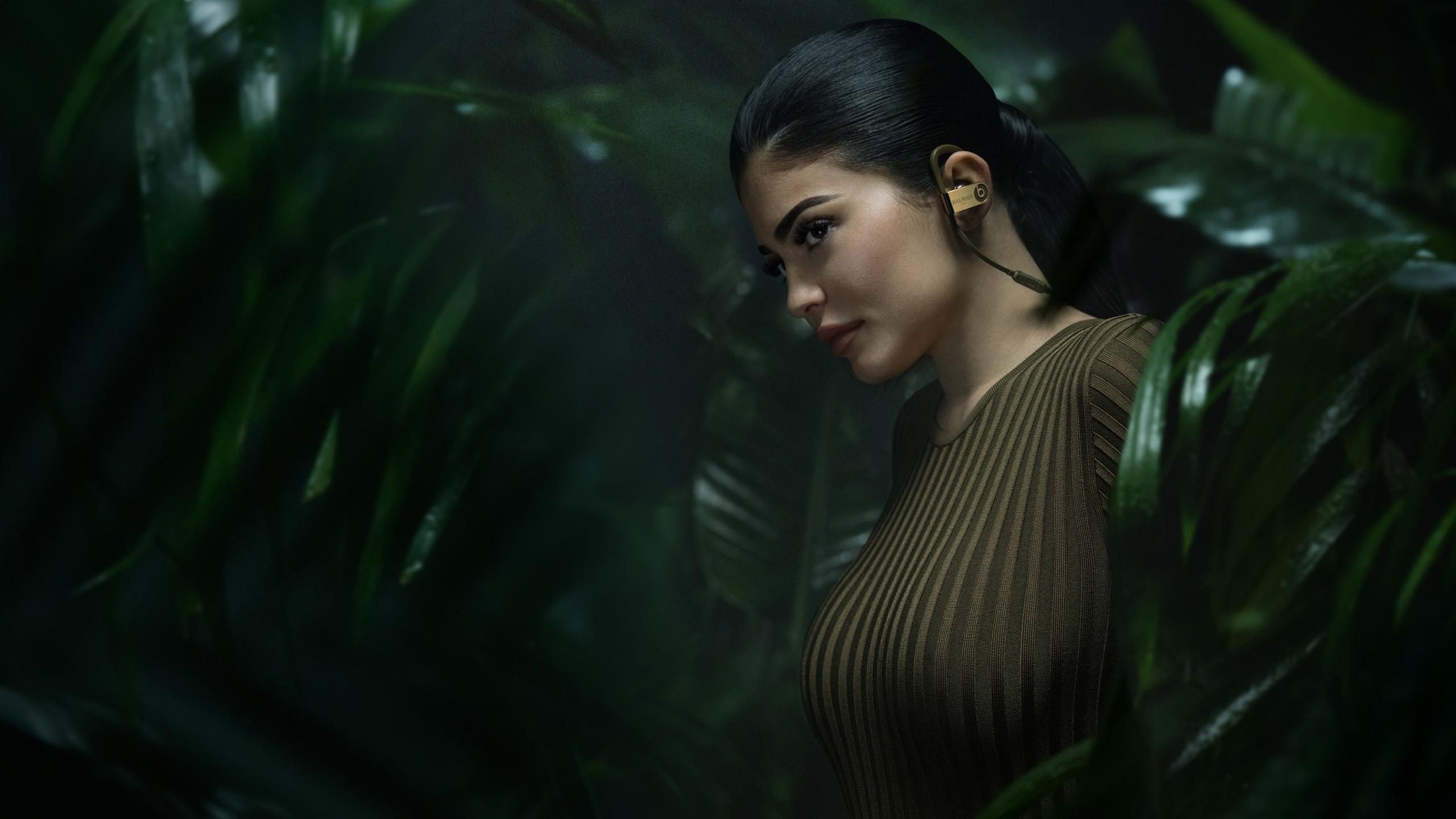 2560x1440 2560x1440 kylie jenner wallpaper for computer