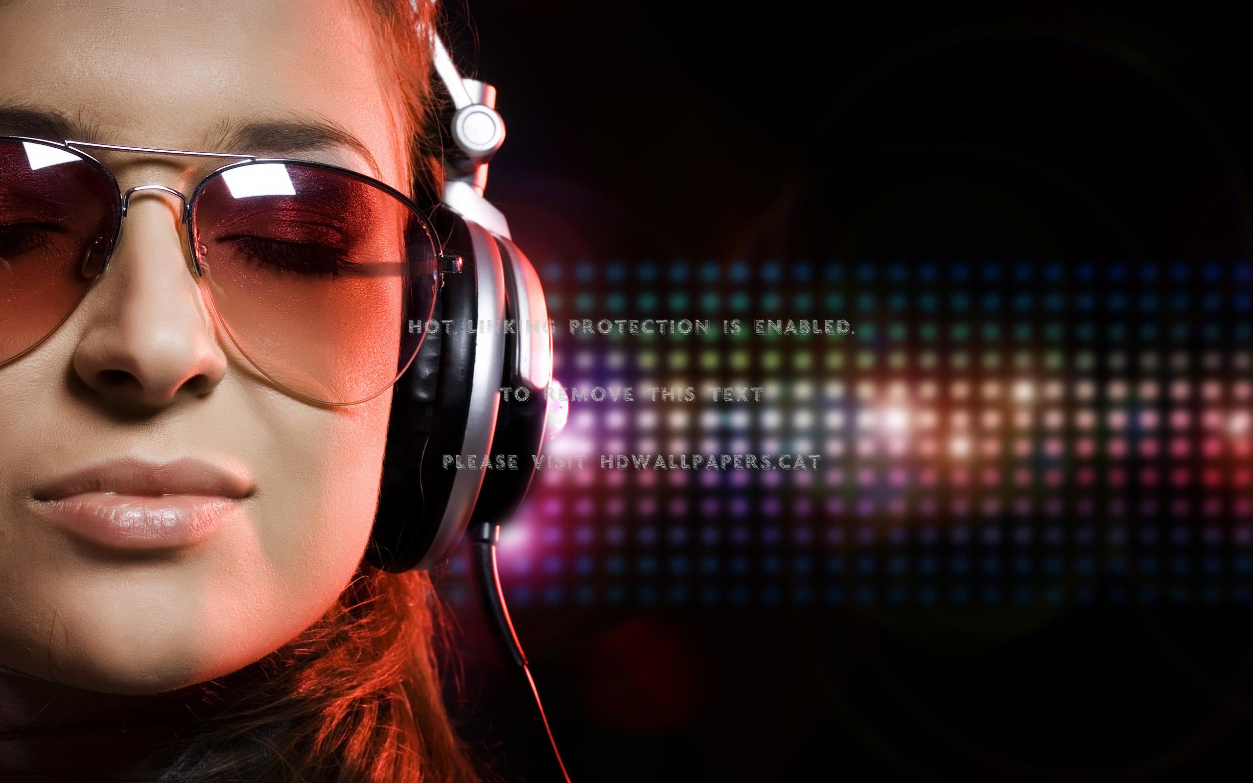 2560x1600 disco girl music earphones
