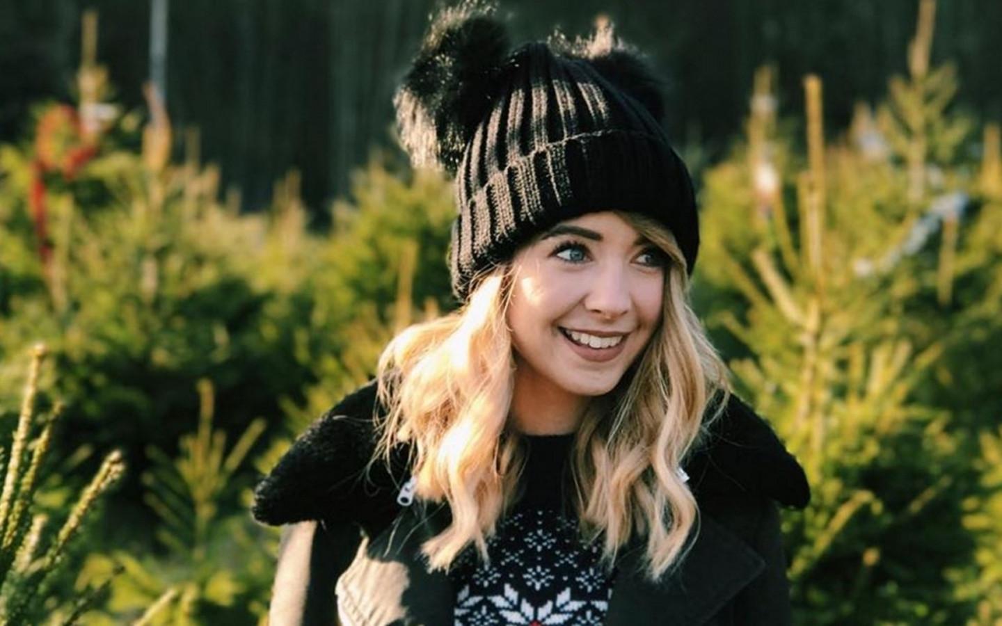 1440x900 Zoe Sugg Background Wallpaper 22971