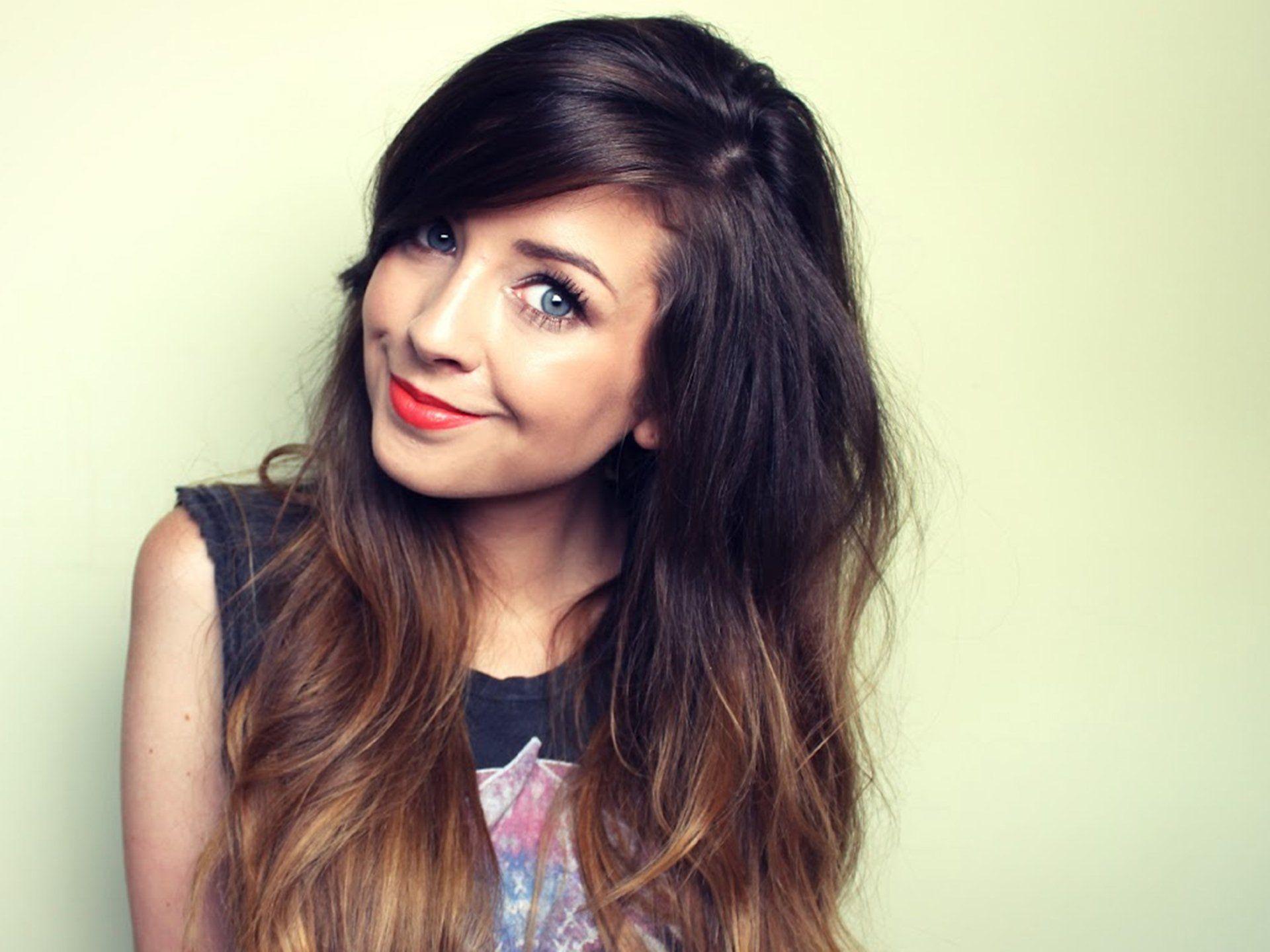 1920x1440 Zoe Sugg YouTube Vlogger Wallpaper. Hair styles, Long hair styles, Hair