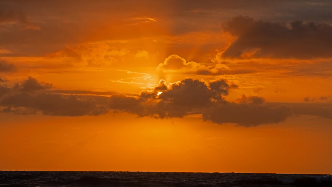 1366x768 Download 1366x768 Sunset, Orange Sky, Horizon, Clouds, Ocean, Seascape Wallpaper for Laptop, Notebook