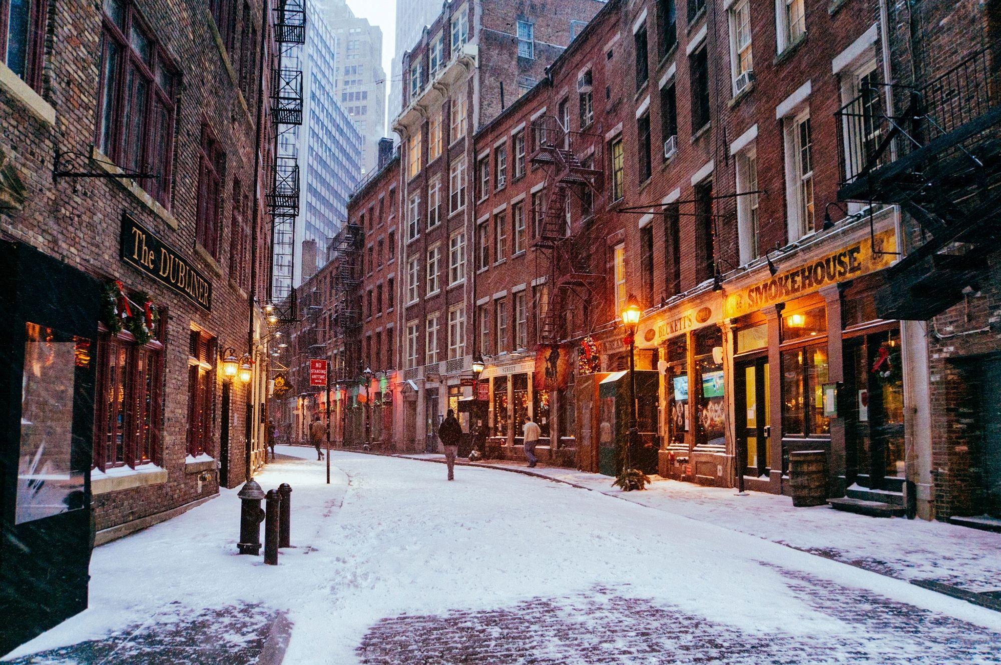 2000x1329 Winter Cold City Wallpaper