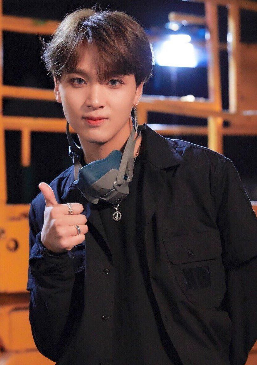 833x1184 chain era haechan