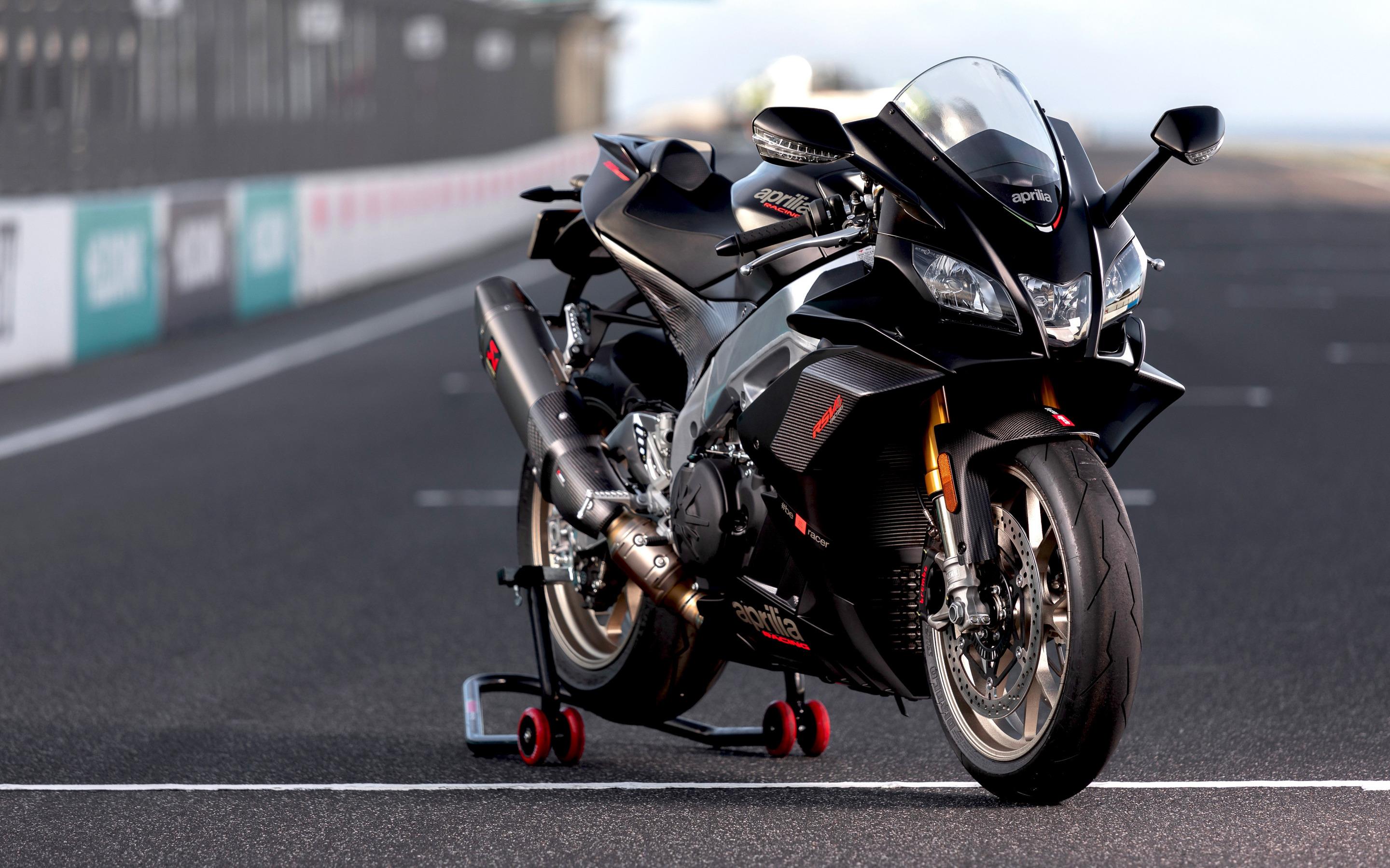 2880x1800 Download wallpaper Aprilia RSV4 RR, black sport bike, racing motorcycle, new black RSV4 RR, racing track, Aprilia for desktop with resolution 2880x1800. High Quality HD picture wallpaper
