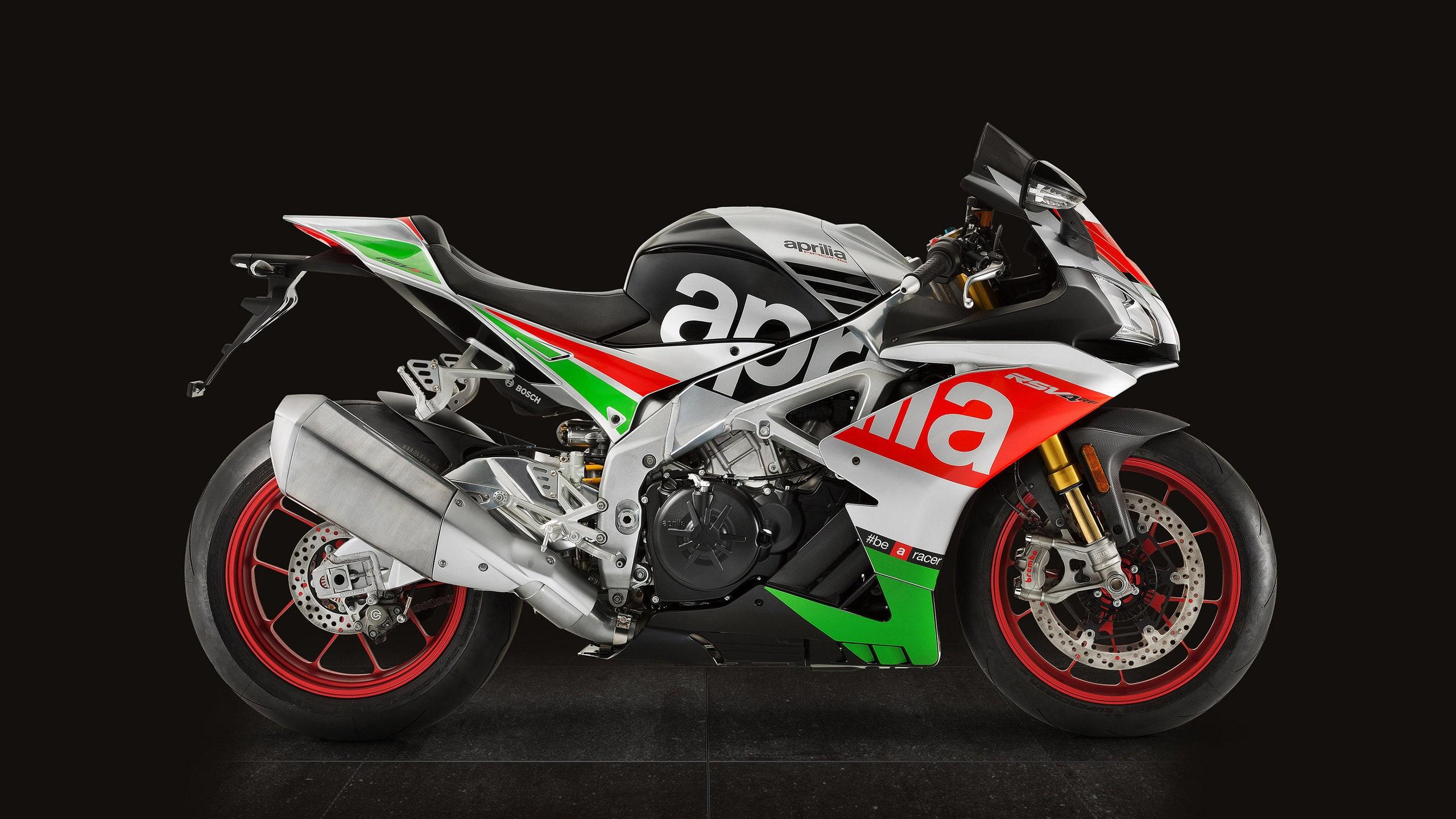 2560x1440 Aprilia RSV4 RF Review