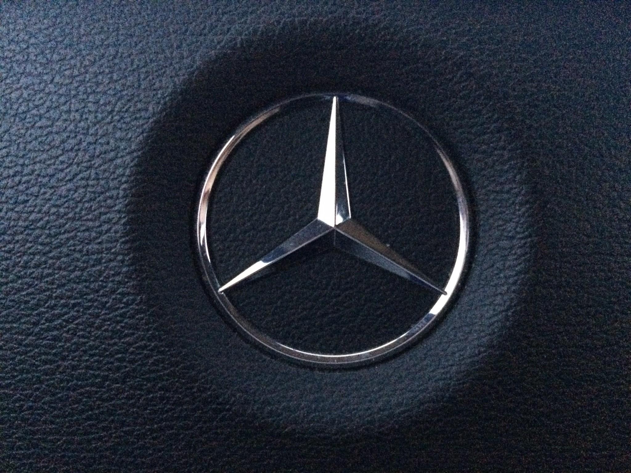 2048x1536 Mercedes Benz Logo