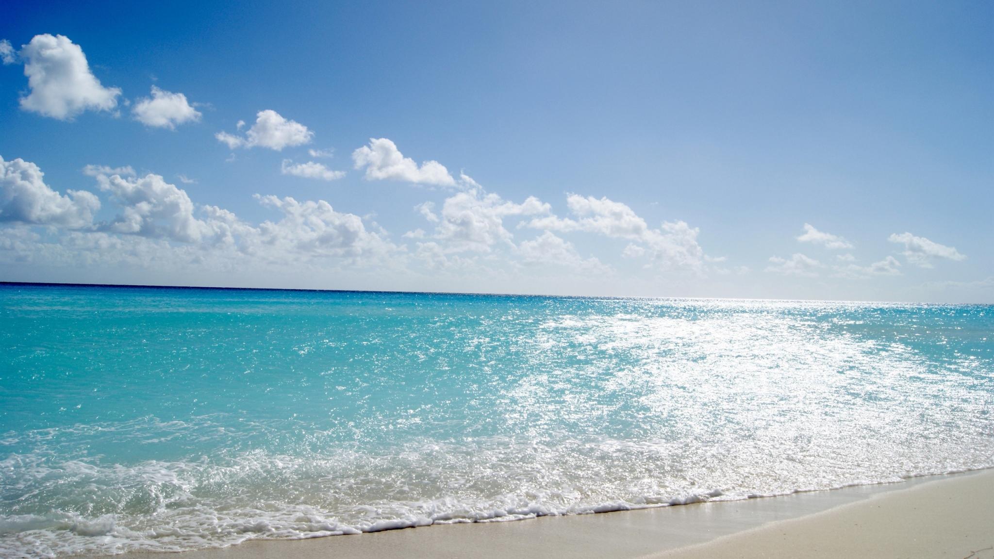 2048x1152 Download Wallpaper 2048x1152 Sea, Sand, Sun, Patches of light