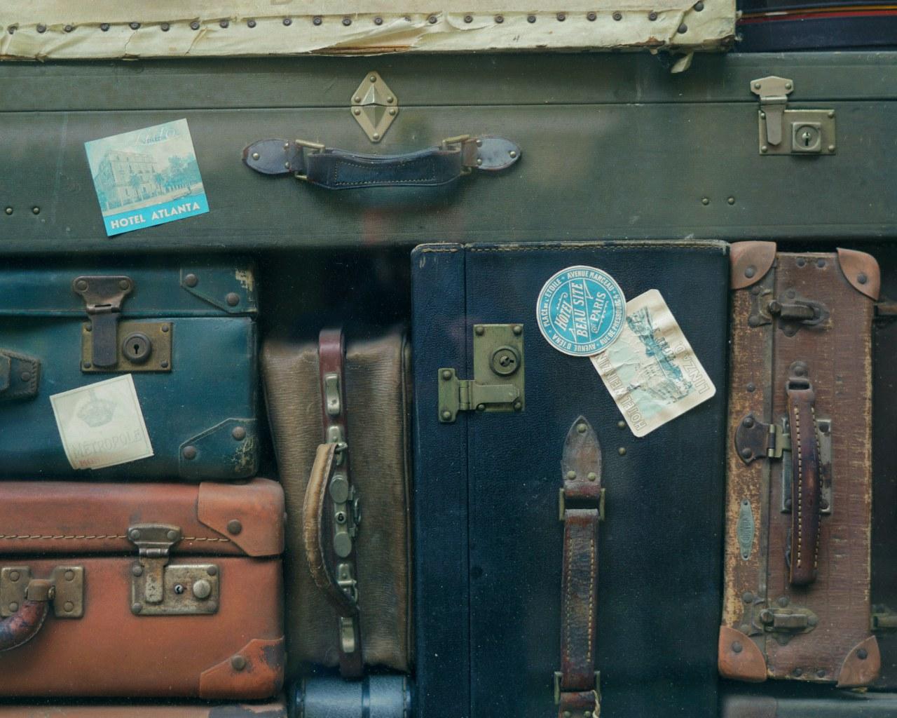 Vintage Suitcase Wallpapers - Top Free Vintage Suitcase Backgrounds