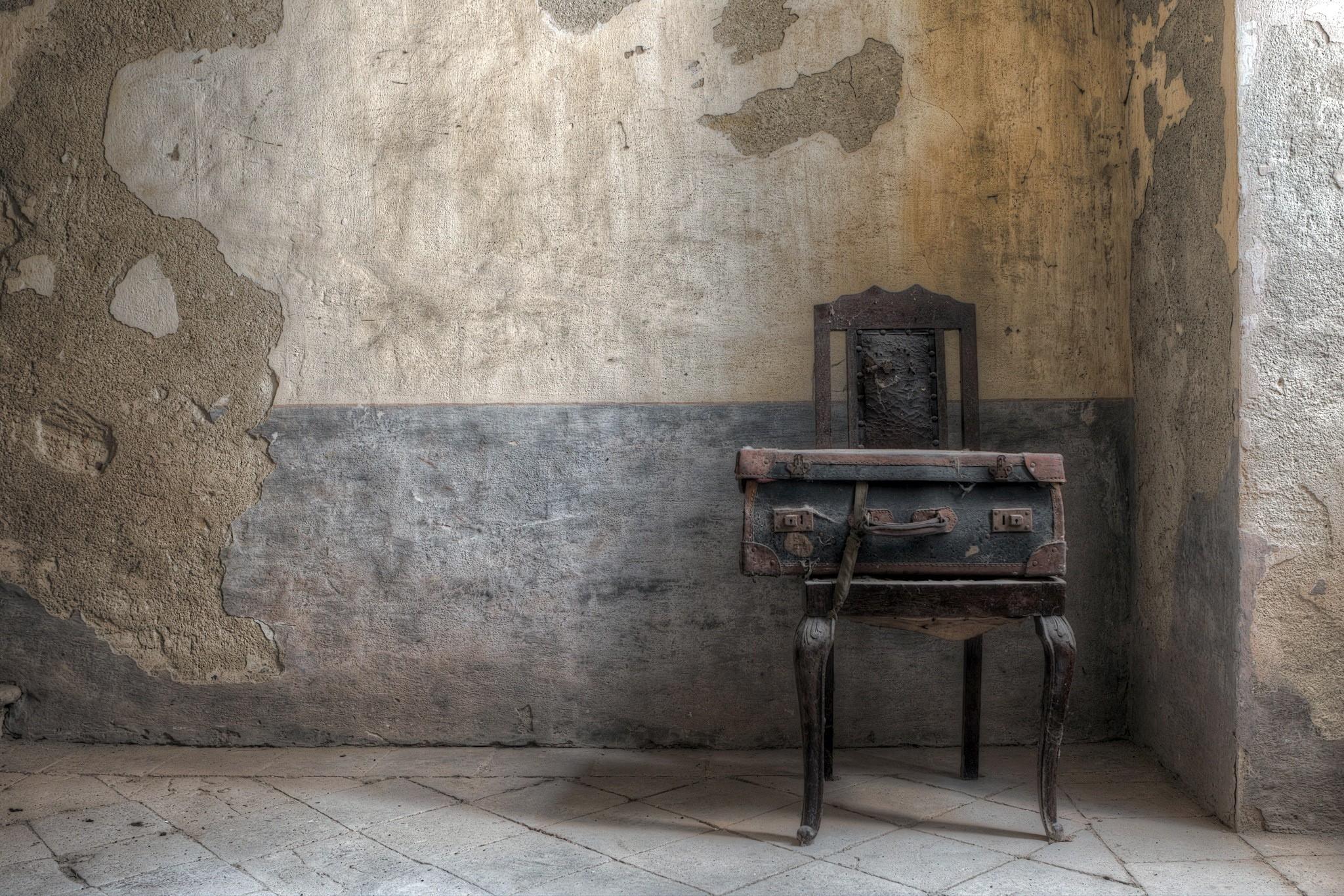 2048x1365 old, Chair, Wall, Suitcase Wallpaper HD / Desktop and Mobile Background