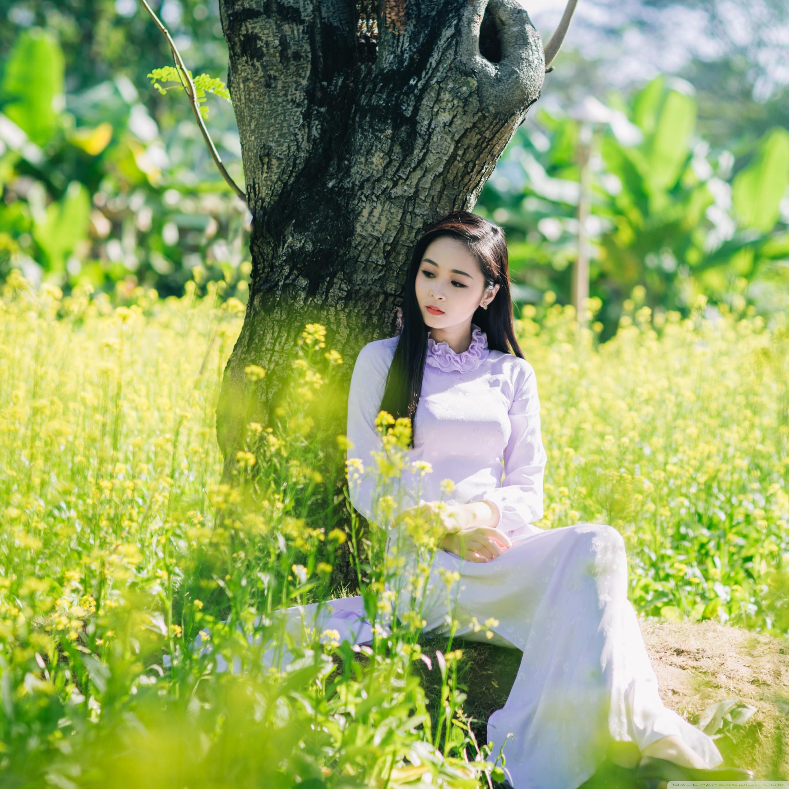 2560x2560 Alone Girl wallpaper