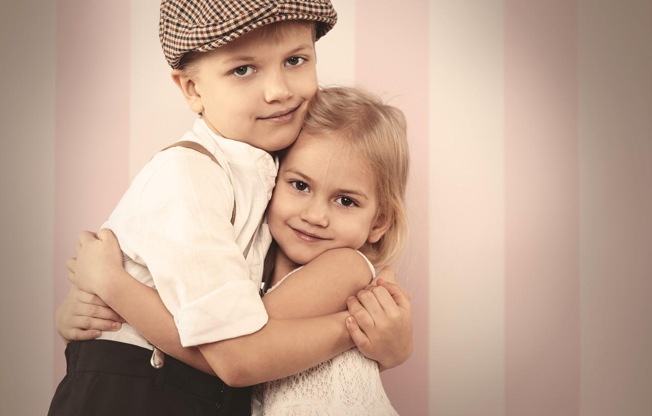 1332x850 Wallpaper love, retro, child, boy, hugs, girl, friends, friends, embrace, Boys, Little girls, hand image for desktop, section настроения