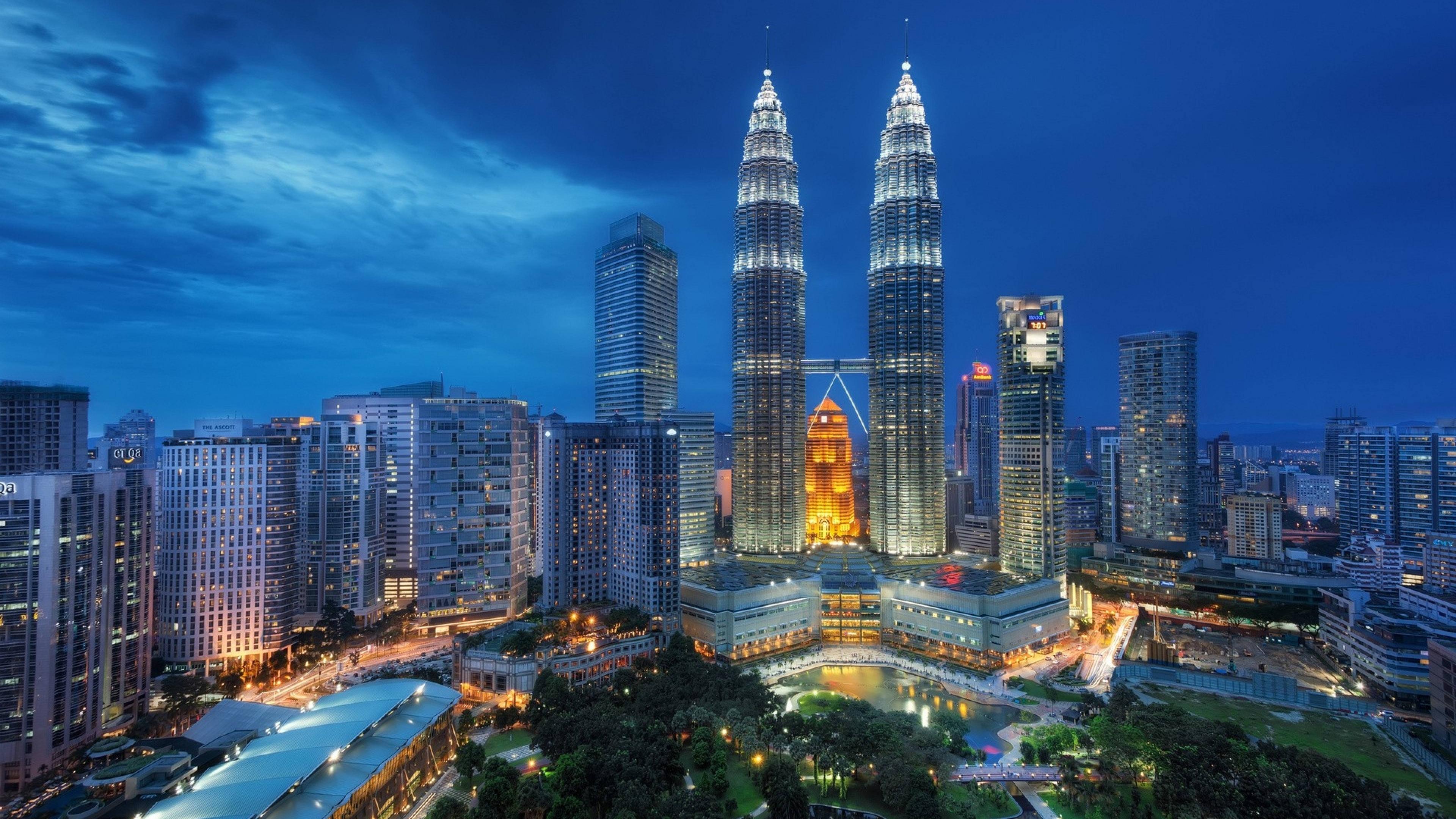 3840x2160 singapore, night, petronas twin towers 8K Wallpaper, HD City 4K Wallpaper, Image, Photo and Background