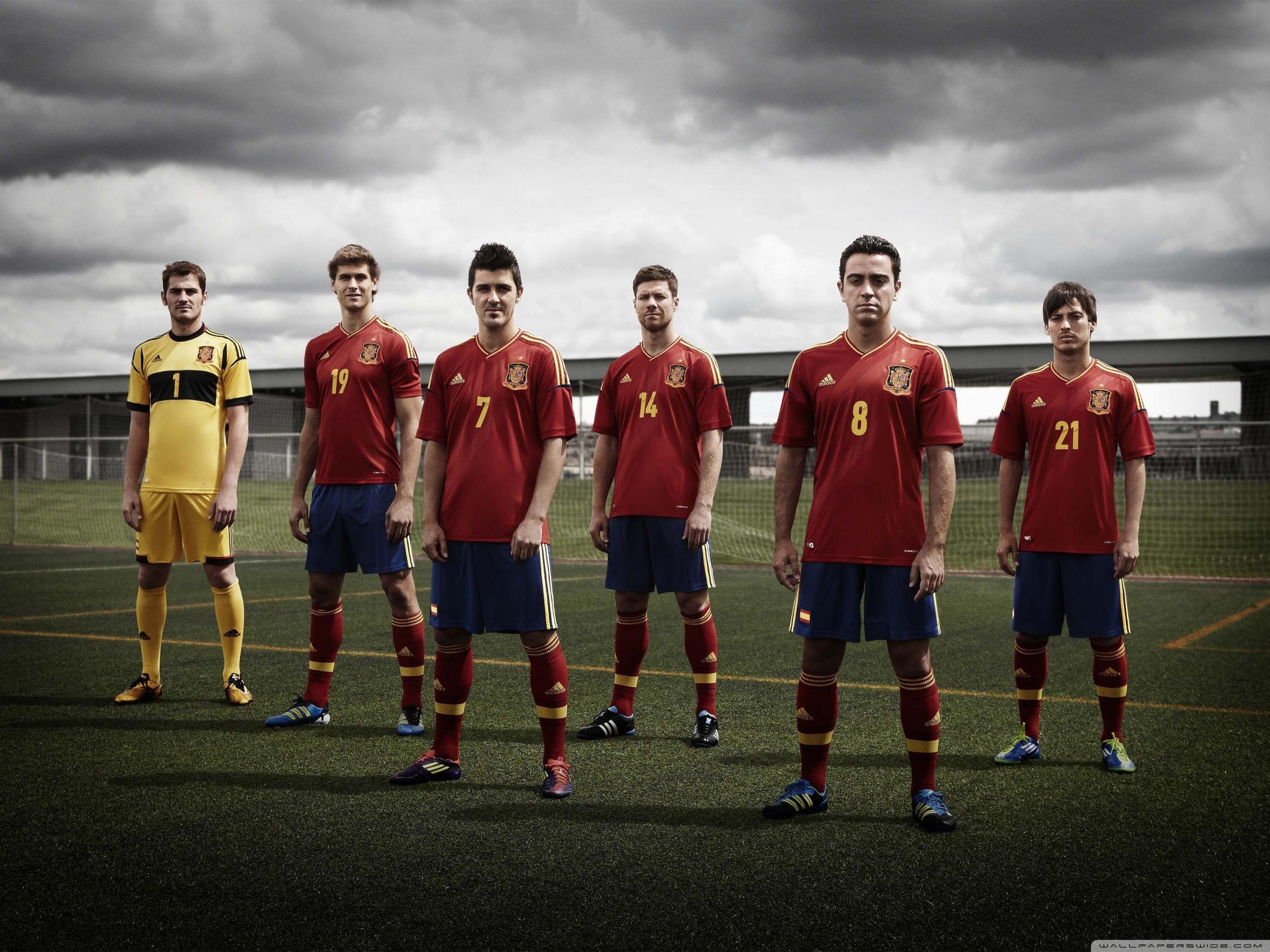 2800x2100 Soccer Players Ultra HD Desktop Background Wallpaper for 4K UHD TV : Widescreen & UltraWide Desktop & Laptop : Tablet