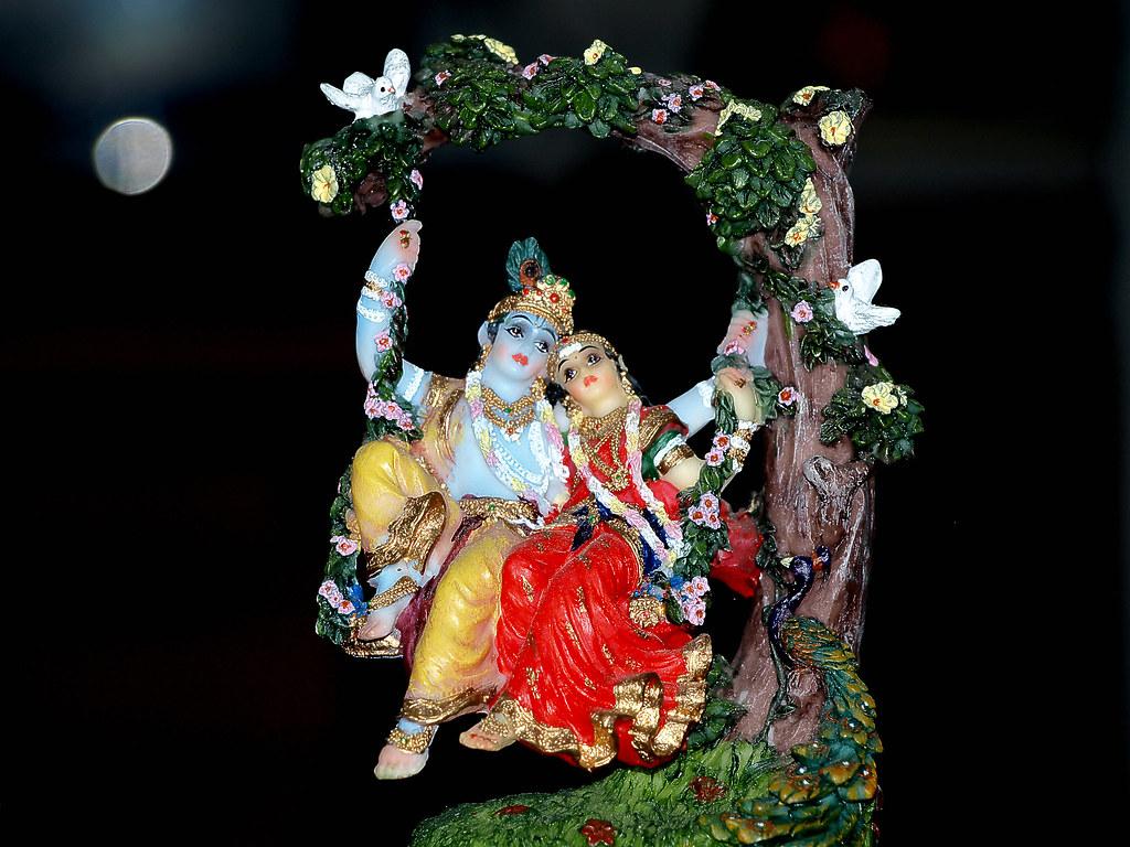 1024x768 Sri Sri Radha Krishna swing passtime