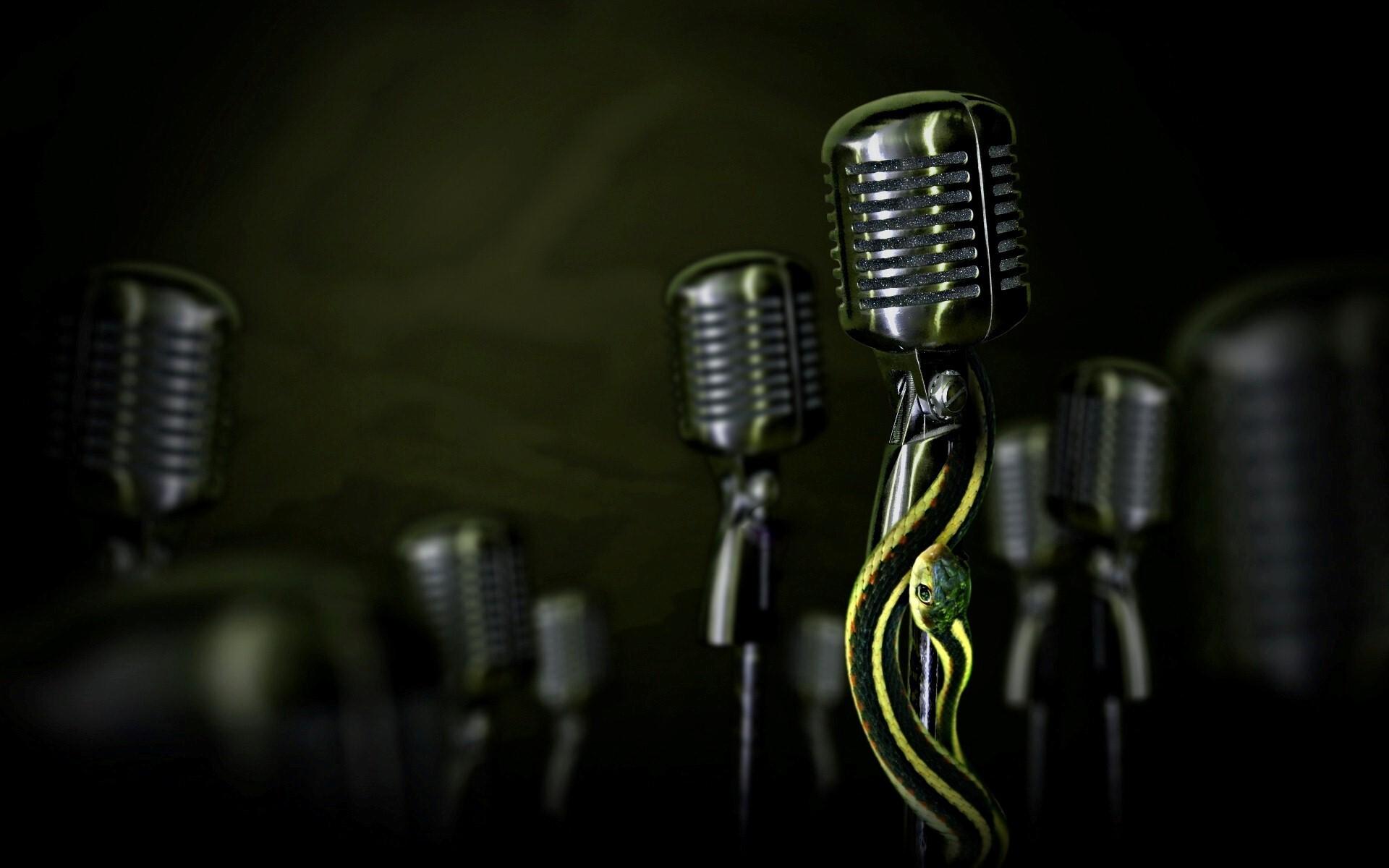 1920x1200 3D Retro Mic Wallpaper