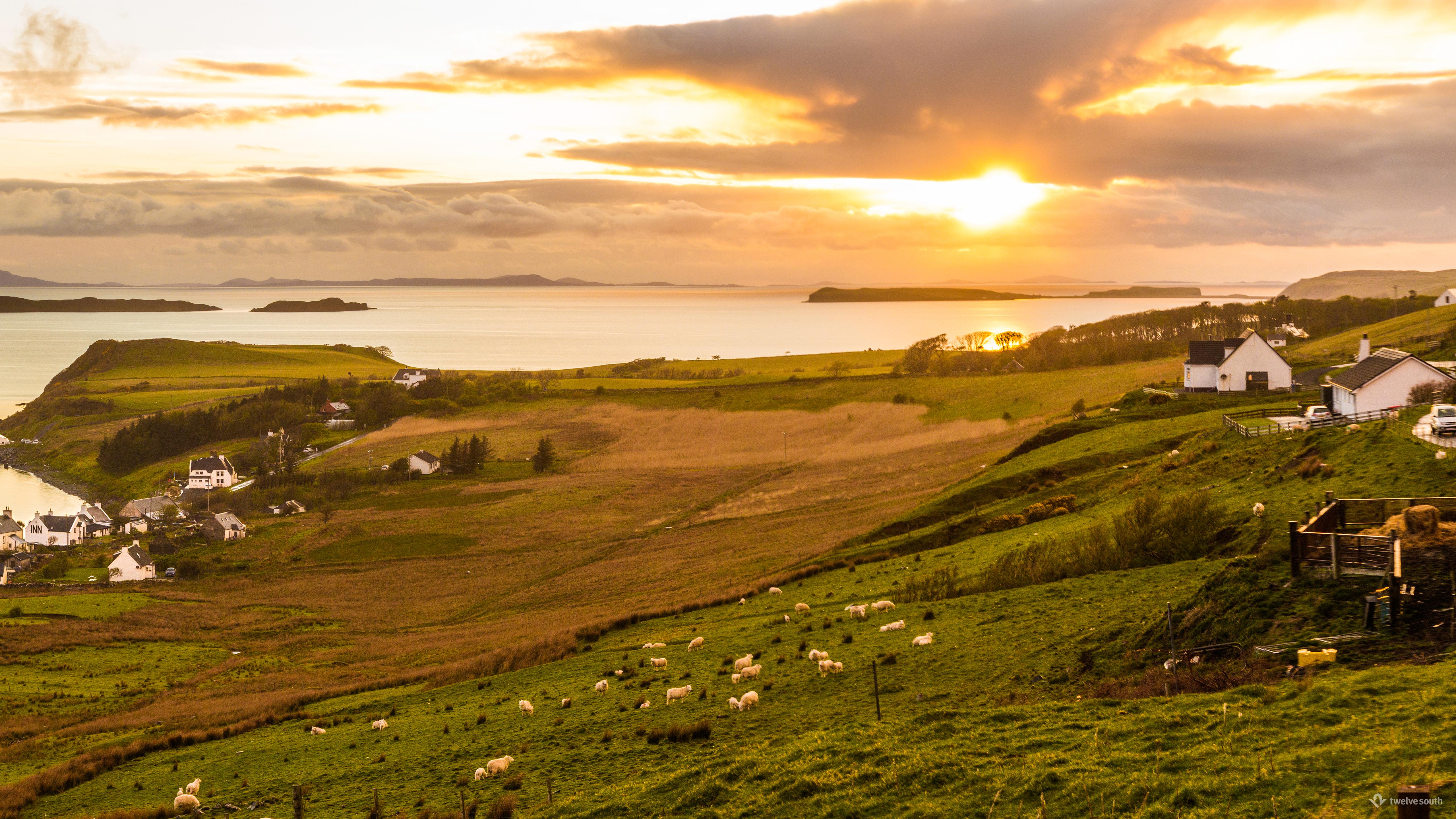 5120x2880 Dual Screen Wallpaper: Scotland, Summit to Sea