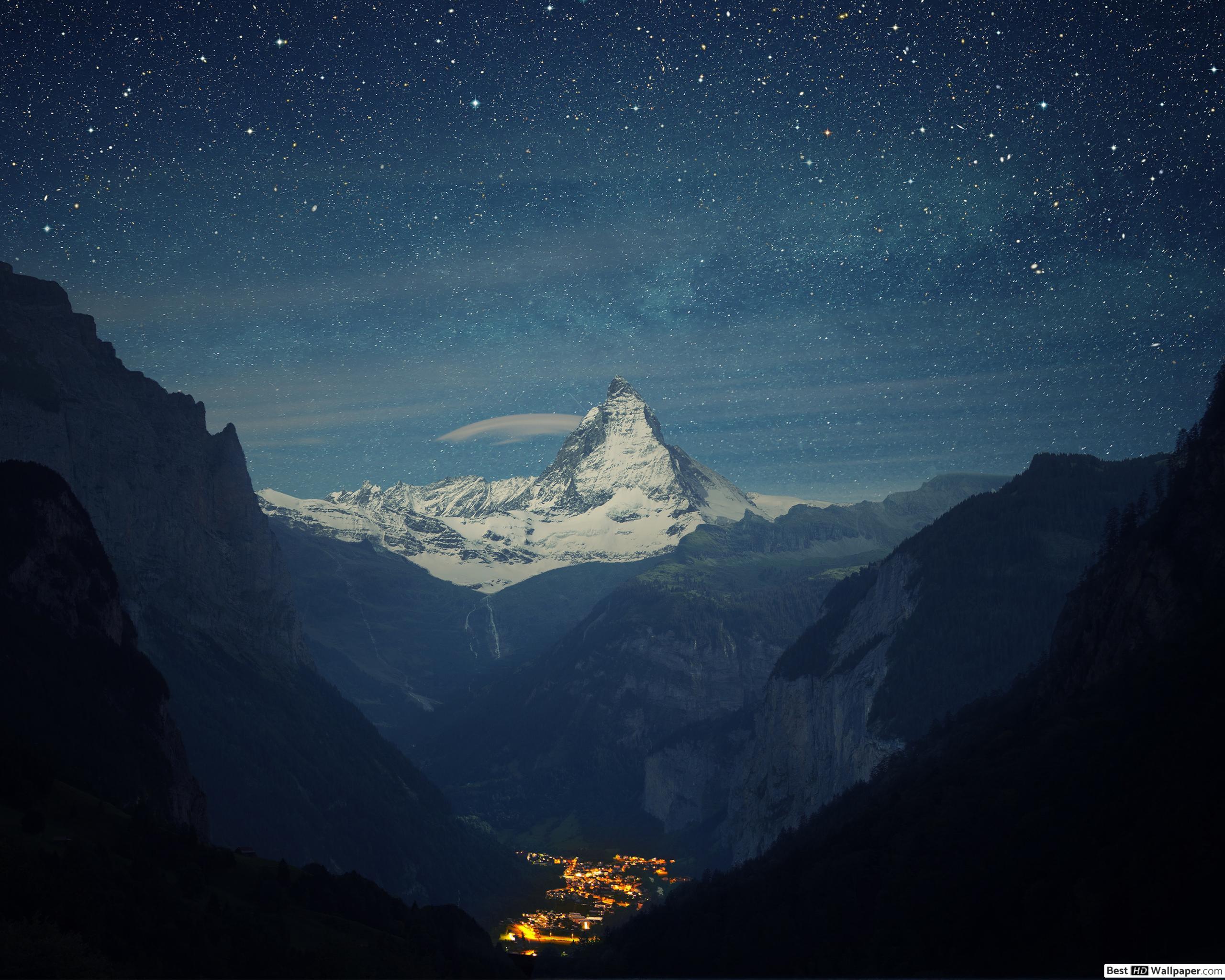 2560x2048 Tremendous mountain above the city HD wallpaper download
