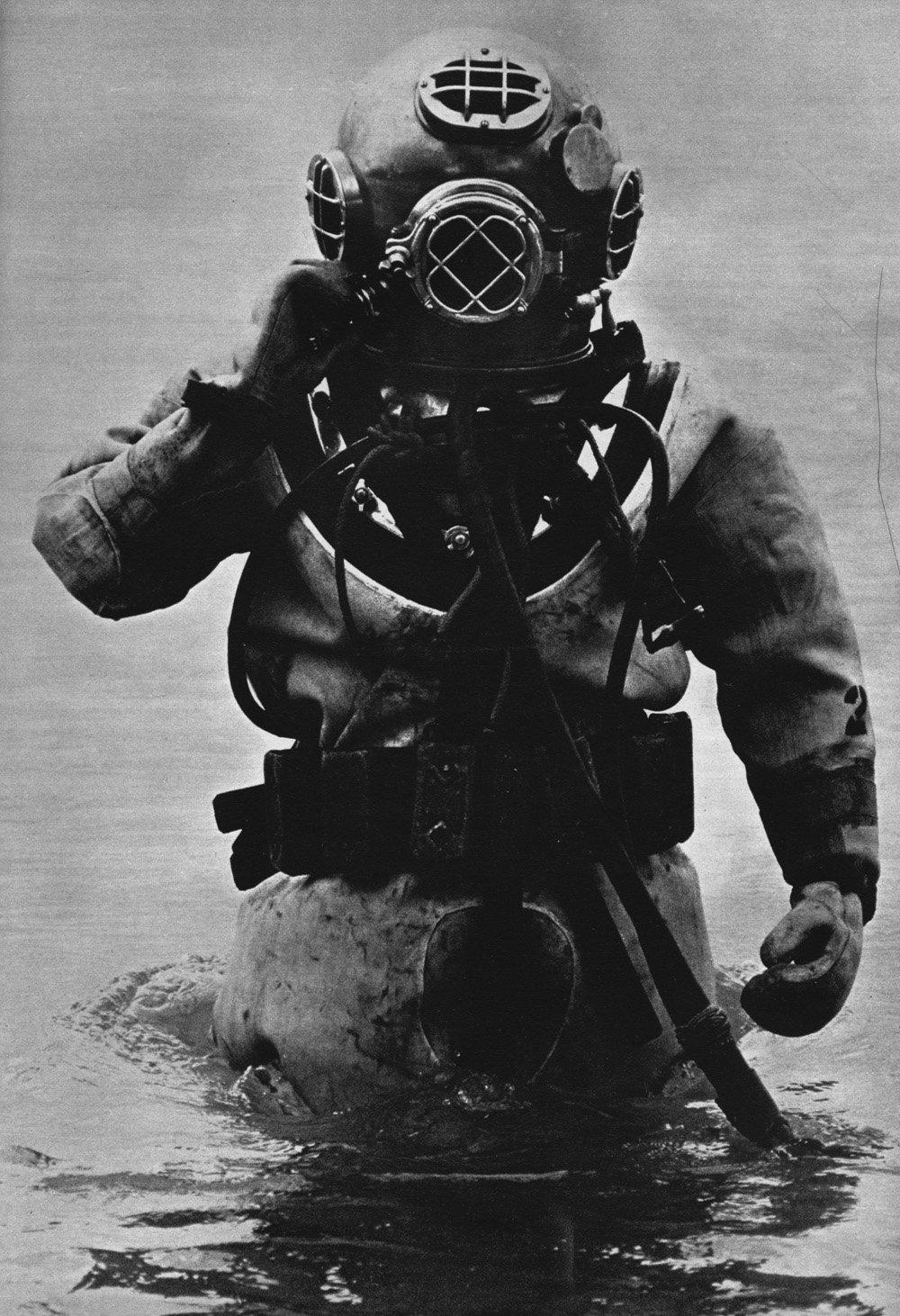 1000x1462 Deep Sea Diver Vintage Photo Print. Diver art, Deep sea diver, Deep sea diving