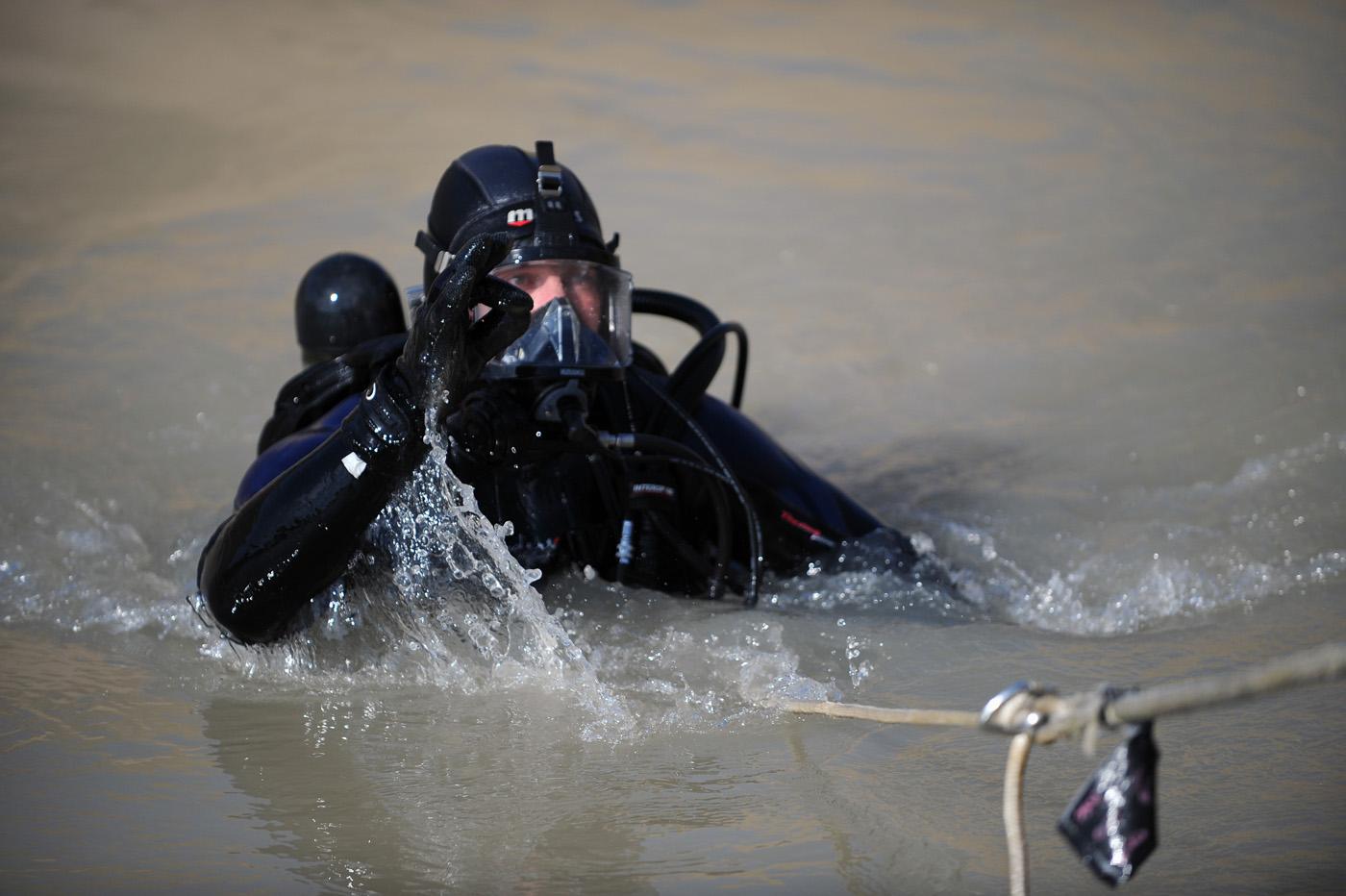 1400x932 Free download Pin Army 2 Us HD Wallpaper Background 1 [1400x932] for your Desktop, Mobile & Tablet. Explore Navy Diver Wallpaper. Navy Image Wallpaper, Navy Phone Wallpaper, US Navy Emblem Wallpaper