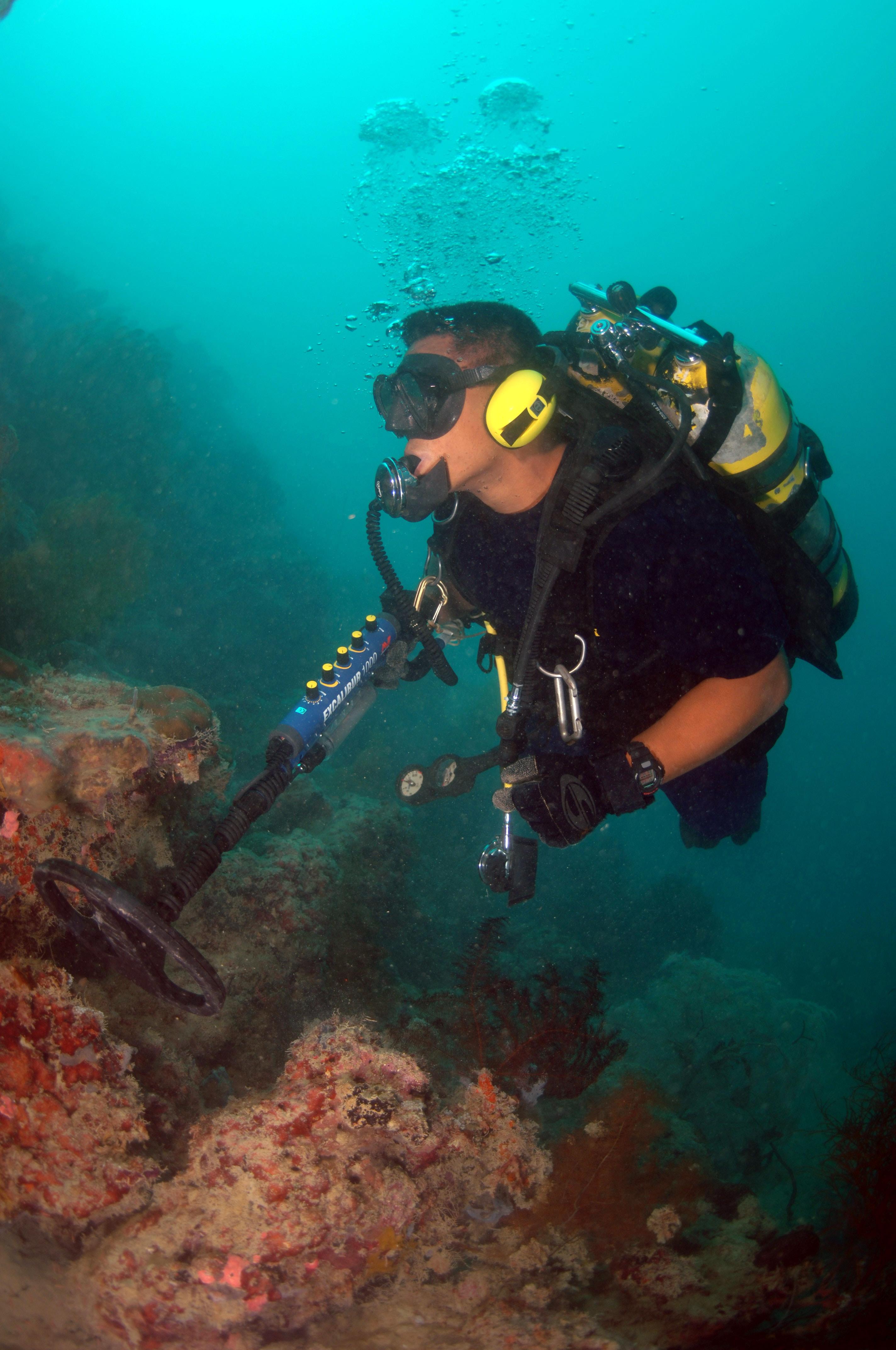 2848x4288 Free download US Navy 070321 N 5329L 001 Navy Diver 1st Class Larry Polendey of the [2848x4288] for your Desktop, Mobile & Tablet. Explore Navy Diver Wallpaper