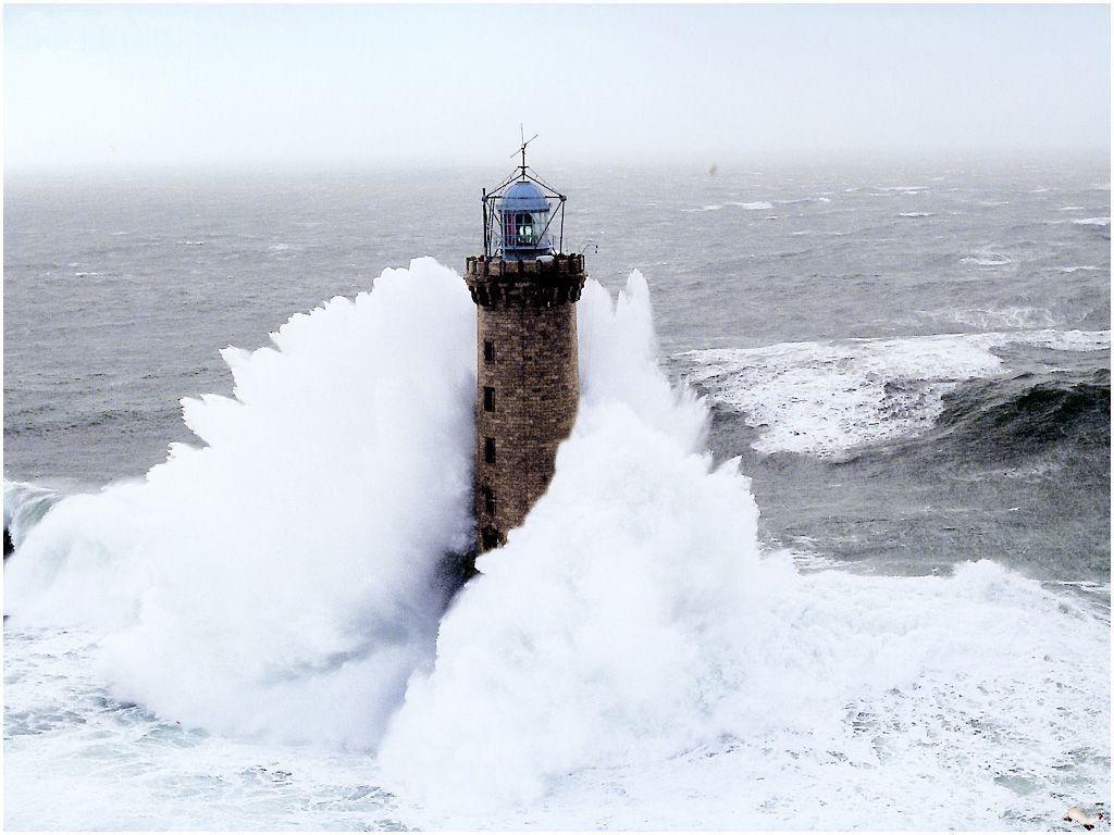 1024x768 France Forces Ocean Withstanding Bretagne Nature Brittany Sea