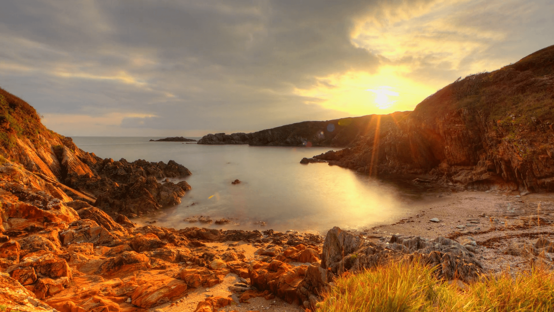 1920x1080 Sunset over beach and cliffs (shot in Bretagne, France), 4K motion