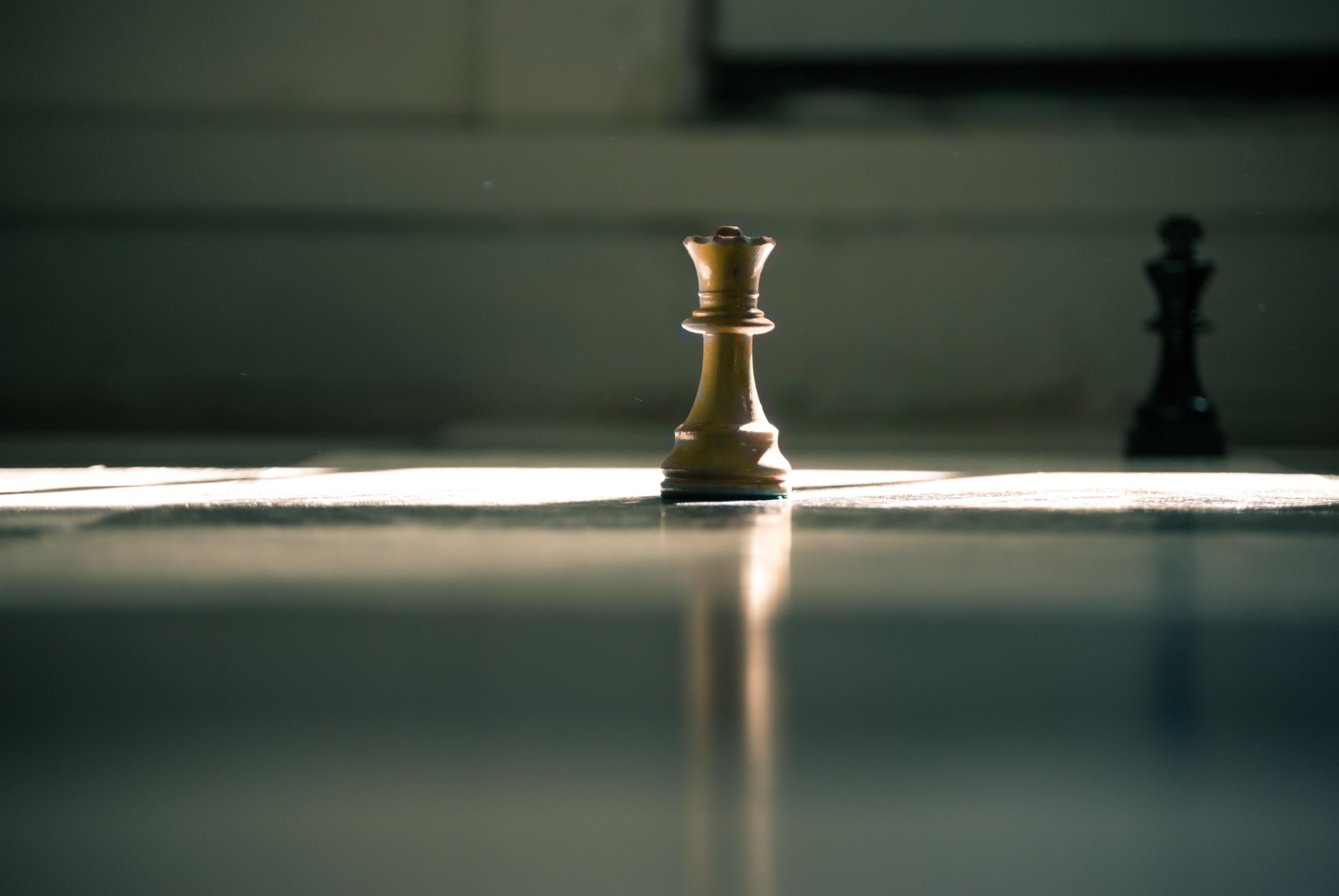 3872x2592 Brown Queen Chess Piece · Free