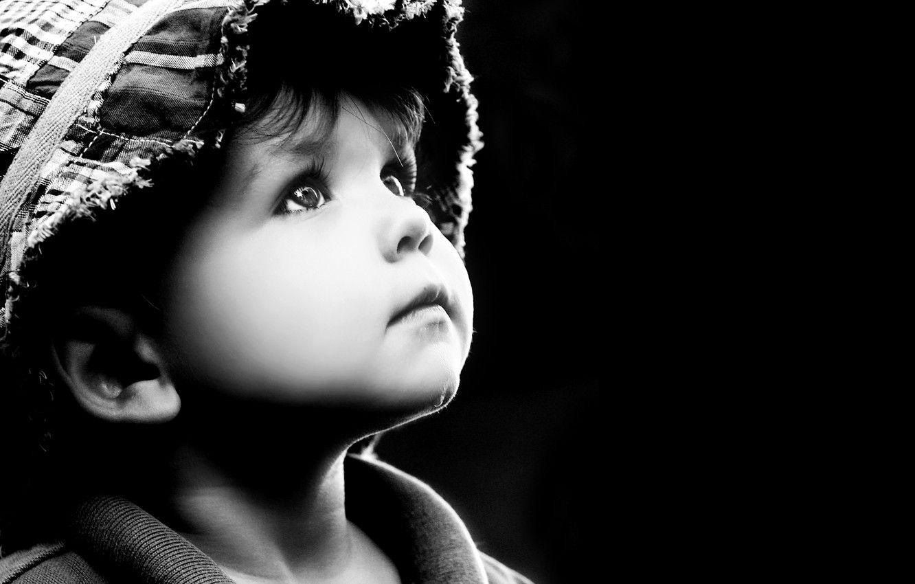 1332x850 Sad Child Wallpaper