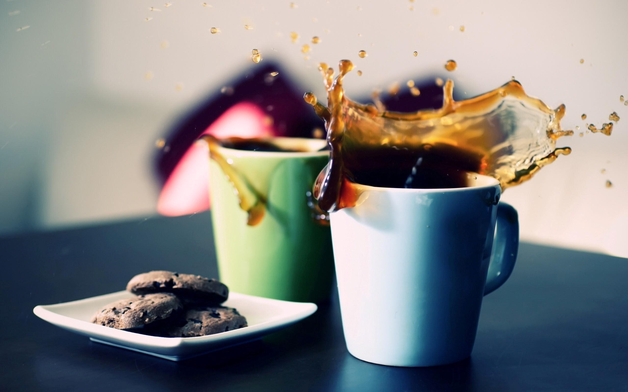 2560x1600 Drink Coffee and Buiskit