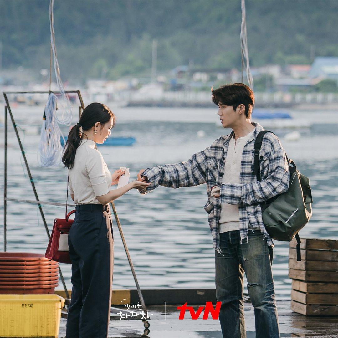 1080x1080 Shin Min Ah Keeps Her Guard Up Around Kim Seon Ho In New Drama “Hometown Cha Cha Cha”