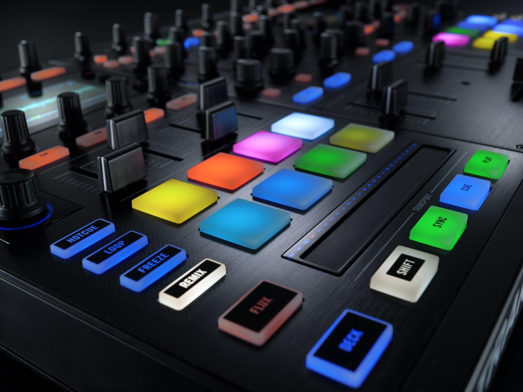 1800x1347 Traktor S8
