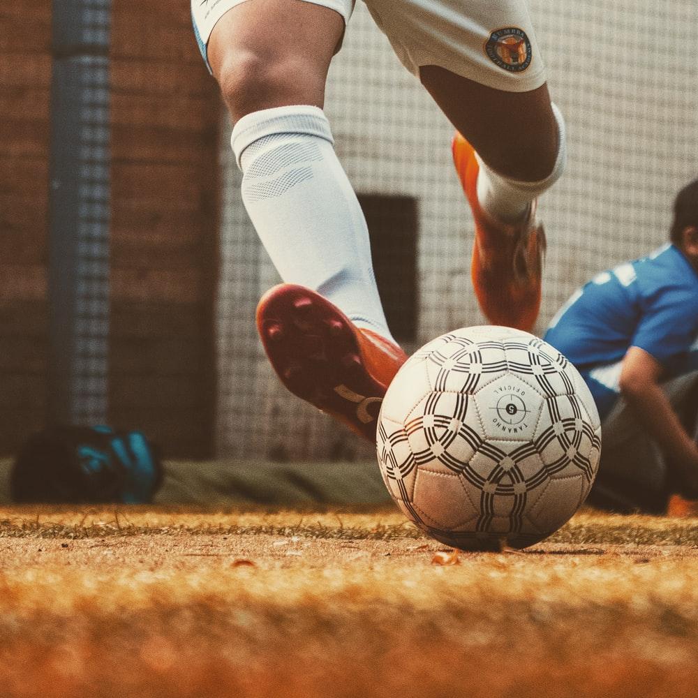 1000x1000 Football Wallpaper: Free HD Download [HQ]