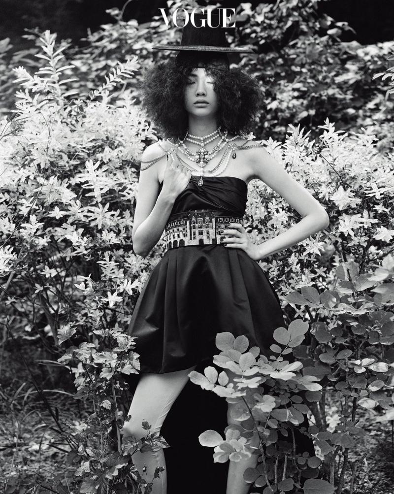 800x1003 Hoyeon Jung Captivates in Chanel Fashions for Vogue Korea