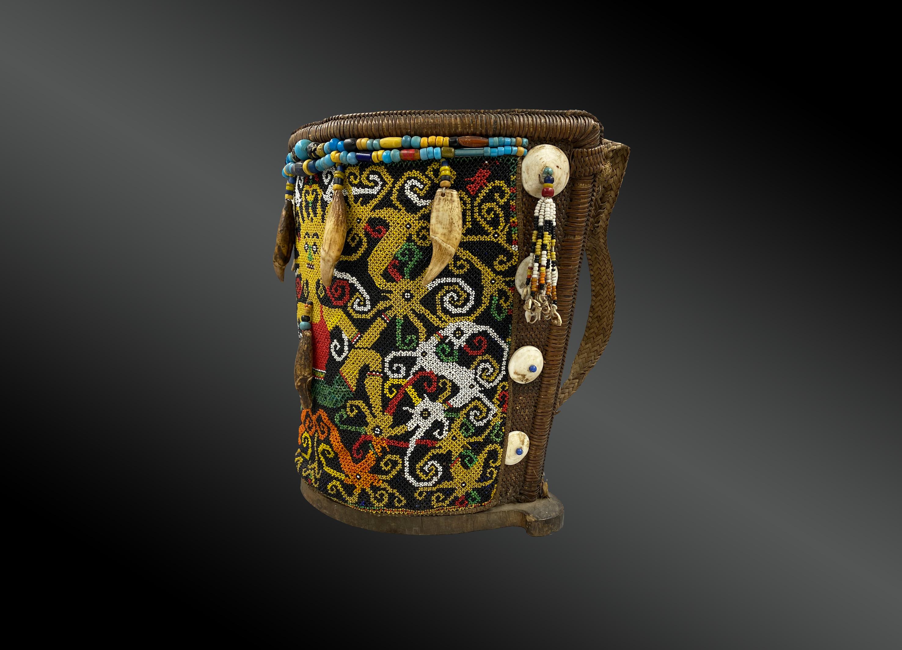 2953x2126 Ba 'Culture Dayak Ou Bahau baby carrier, Kalimantan, Borneo, Indonesia, early 20th century. Paul Bert Serpette