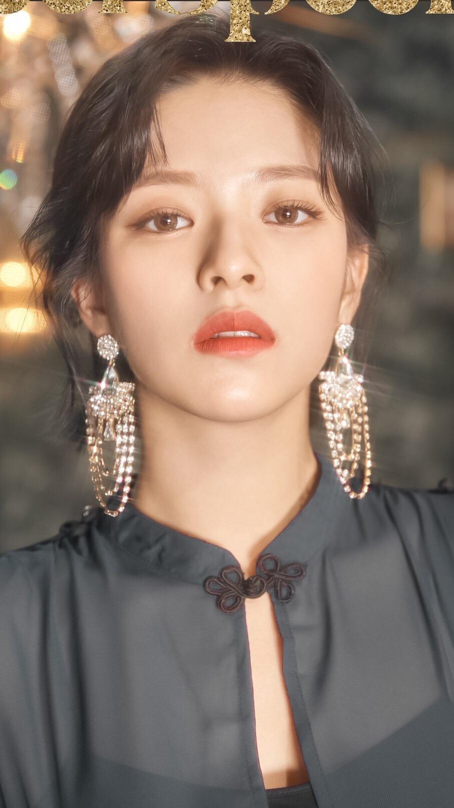 907x1614 Girls