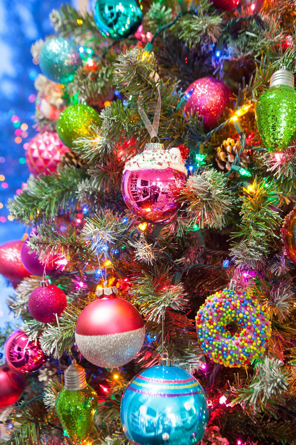 1000x1500 Colorful Christmas Tour