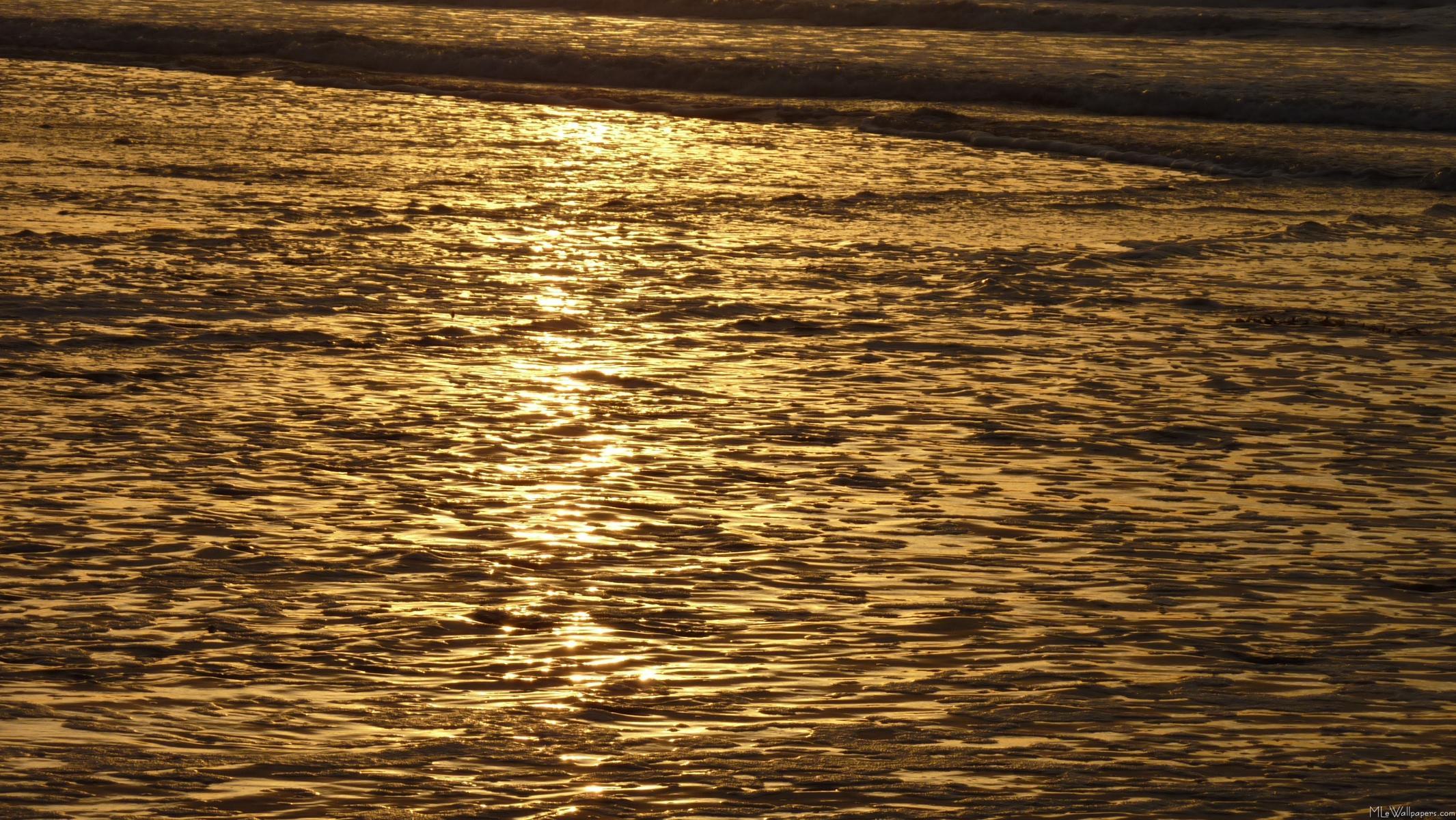 2131x1200 MLeWallpaper.com Sunset Waves