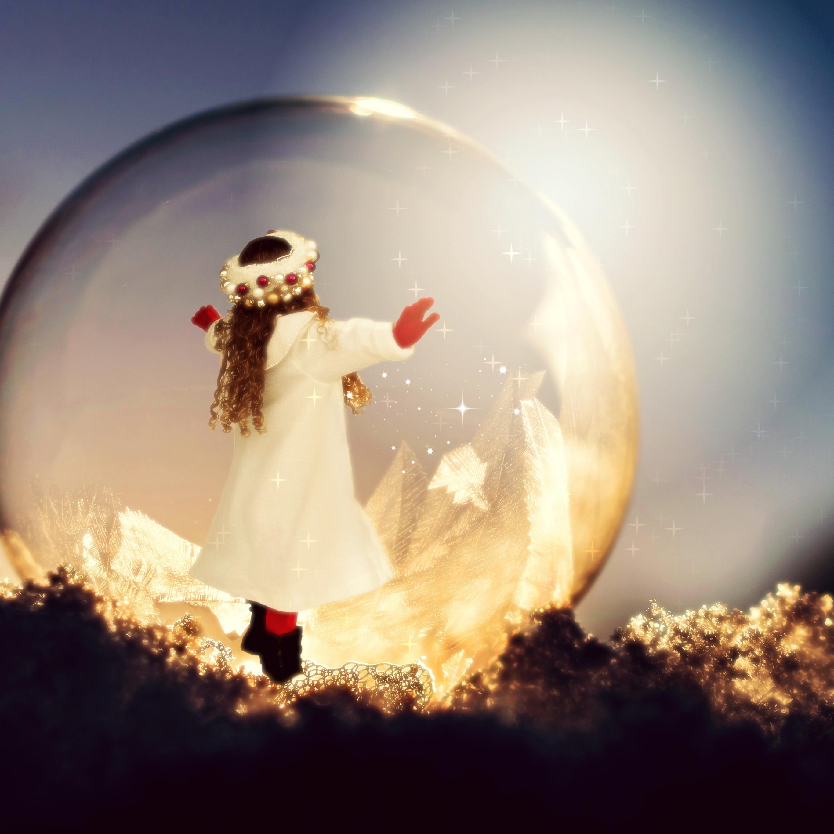 2732x2732 Baby girl Wallpaper 4K, Child, Soap Bubble, Frozen bubble, Sunlight, Celebrations