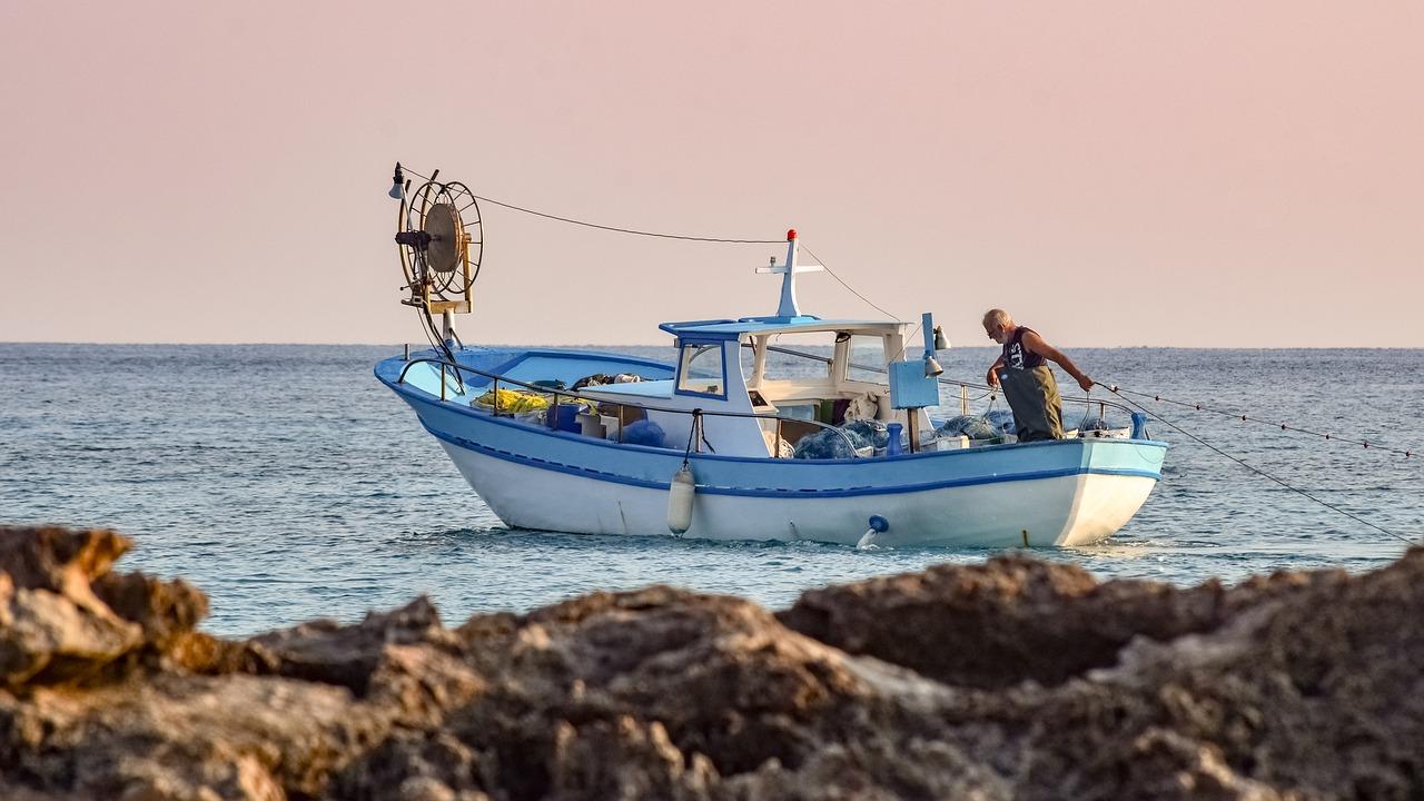 1280x720 Fishing Boat Fisherman Sea