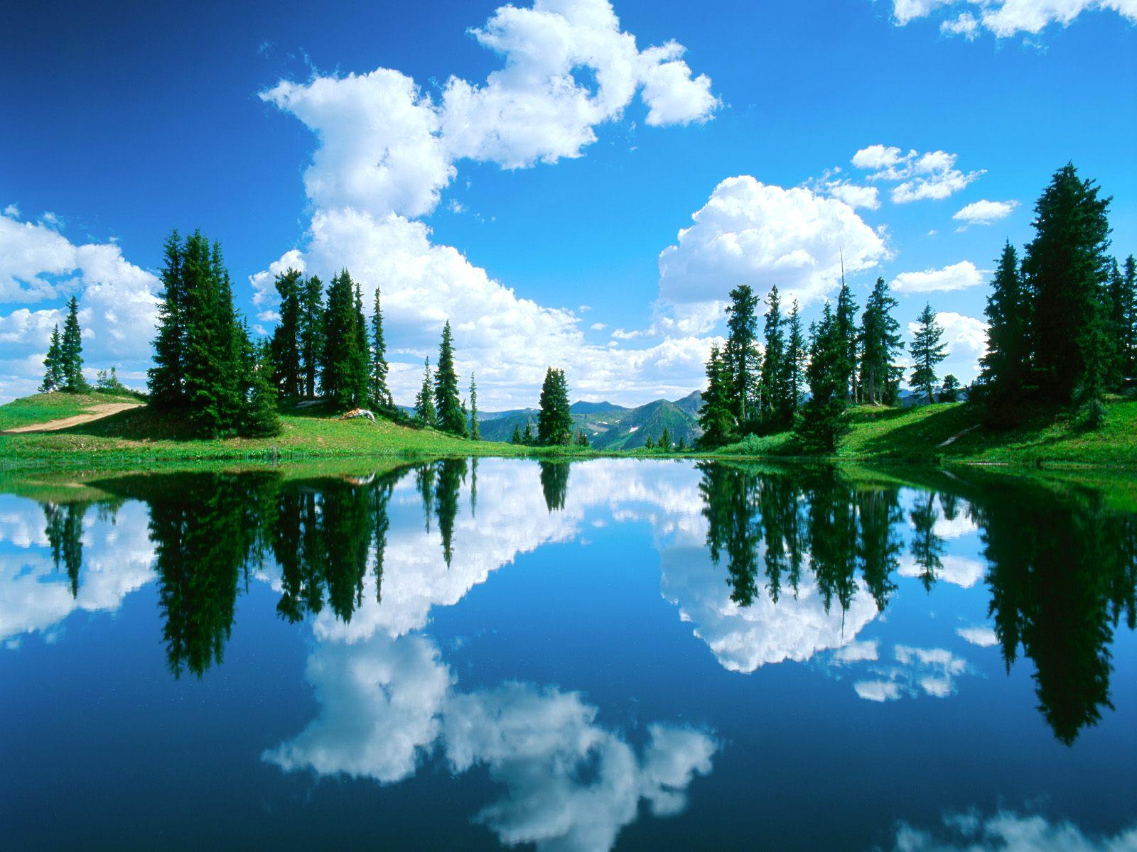 1600x1200 Beautiful Lake Wallpaper