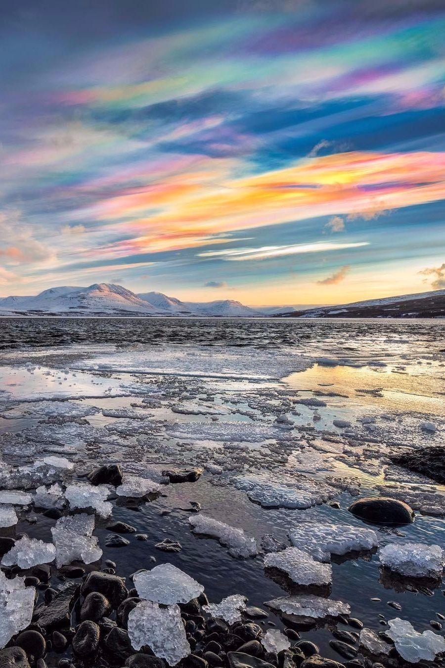 900x1350 Iridescent polar stratospheric clouds whereisweatherby. Clouds, Abstract art wallpaper, Beautiful sky