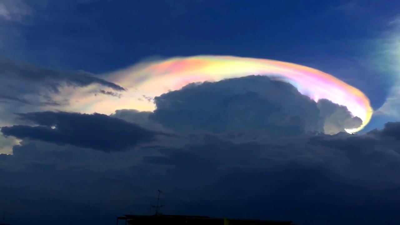 1280x720 Cloud Iridescence