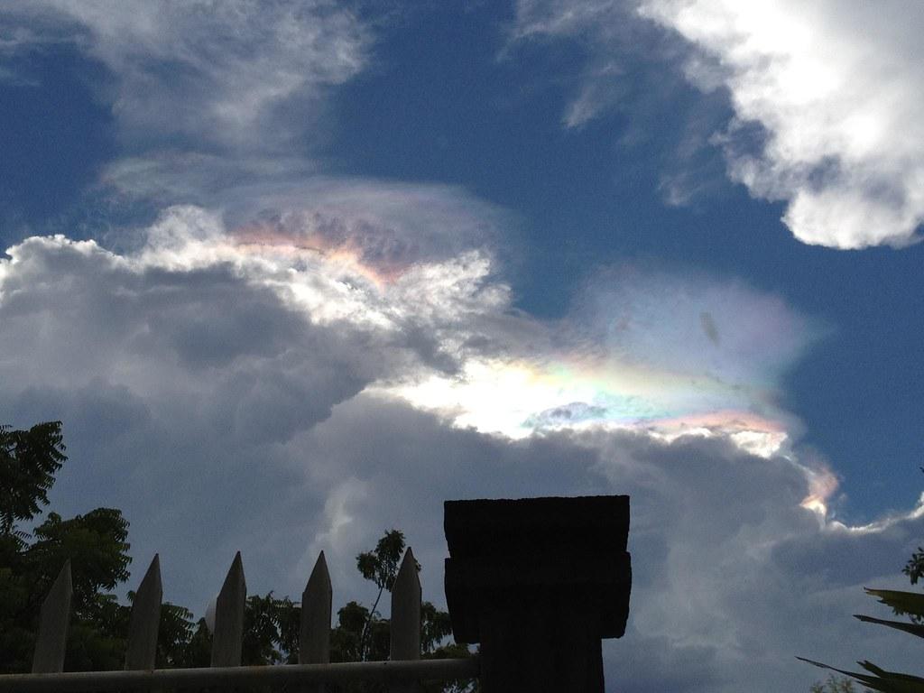 1024x768 iridescence cloud. Iridescent cloud photo from Managua Nic