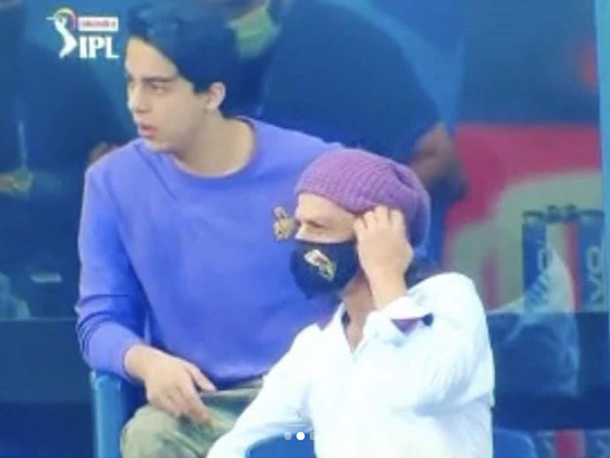 1200x900 Photos: Shah Rukh Khan and Aryan Khan clicked supporting KKR today
