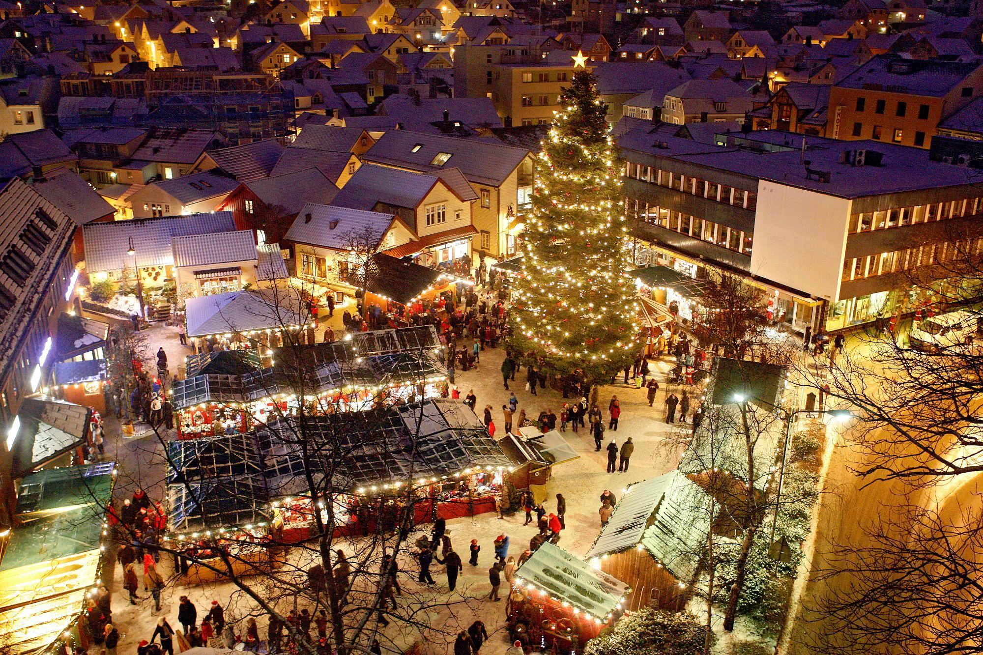 2000x1333 Julebyen Egersund. Norway christmas, Days till christmas, Beautiful norway