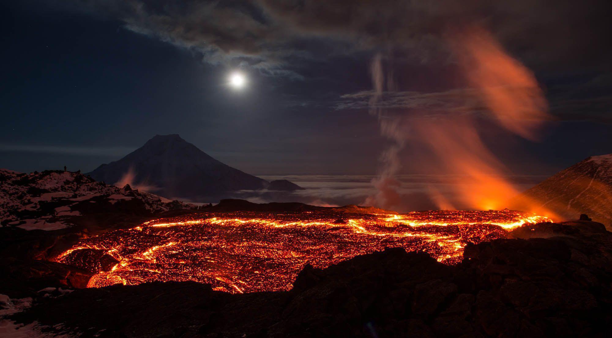2000x1106 Volcanoes Wallpaper