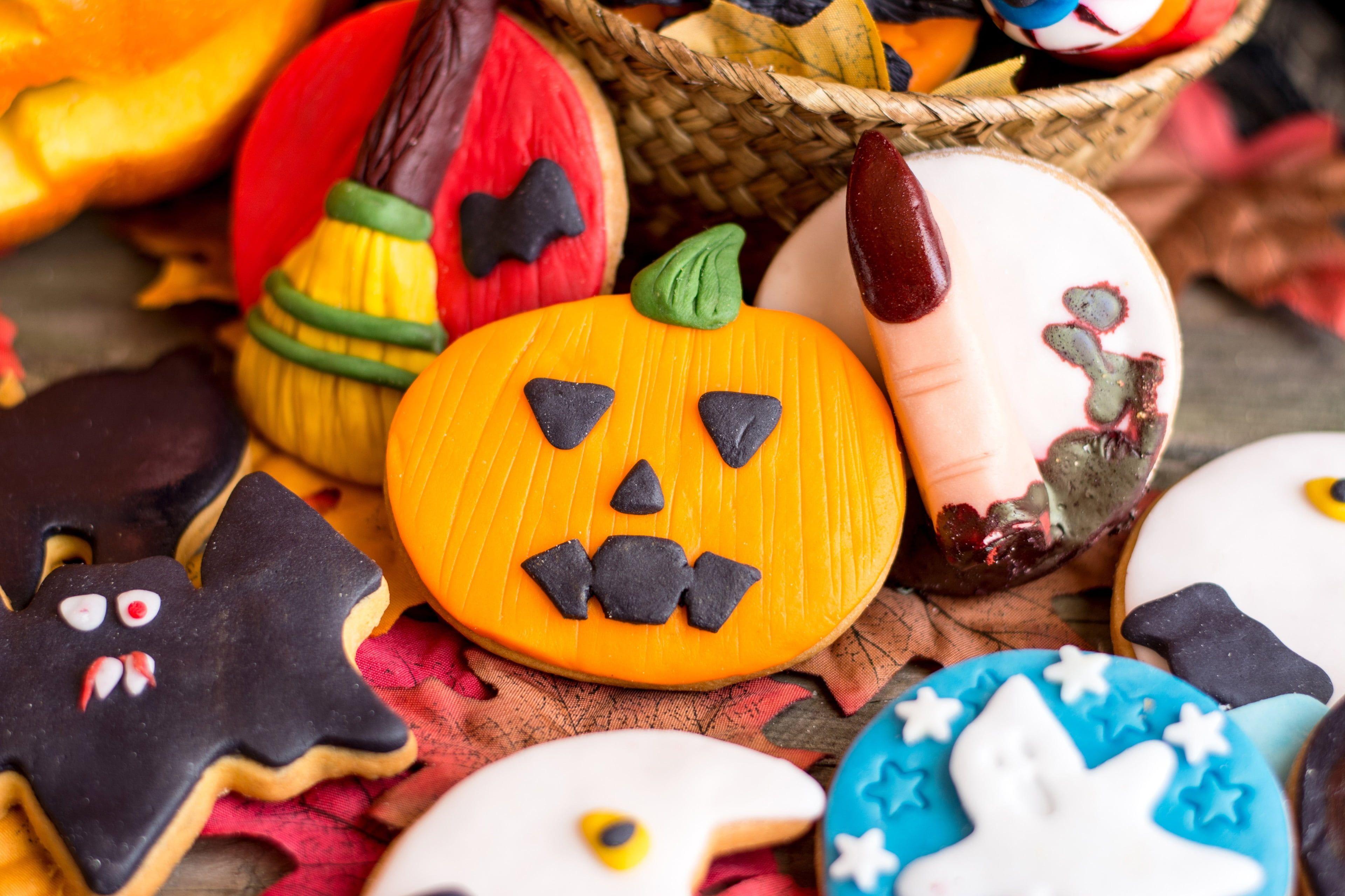 3840x2560 halloween 4k download wallpaper HD K #wallpaper #hdwallpaper #desktop. Halloween cookies, Halloween sugar cookies, Halloween party menu
