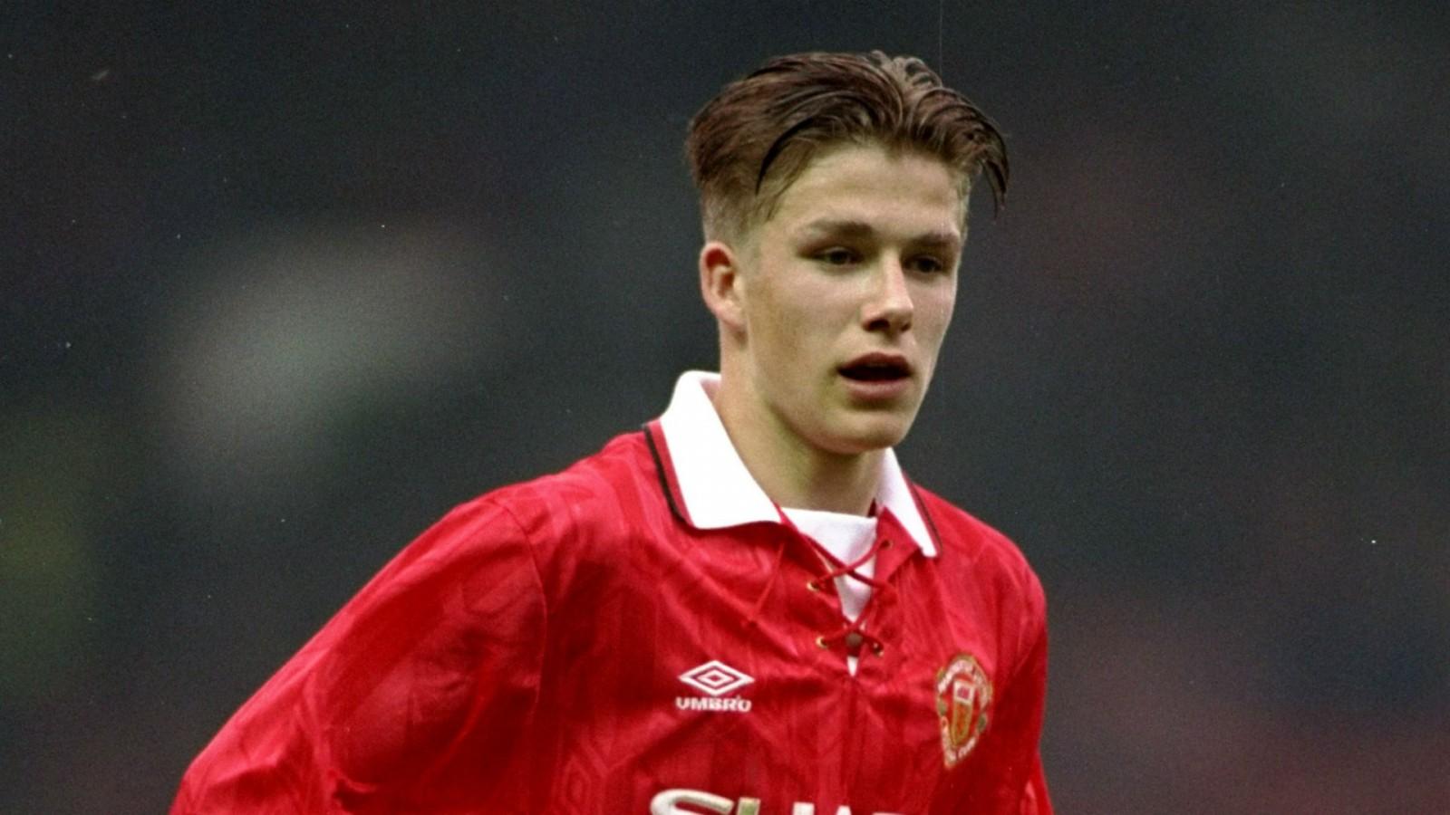 1600x900 David Beckham Is Wearing Red Sports Dress HD Manchester United F.C Wallpaper
